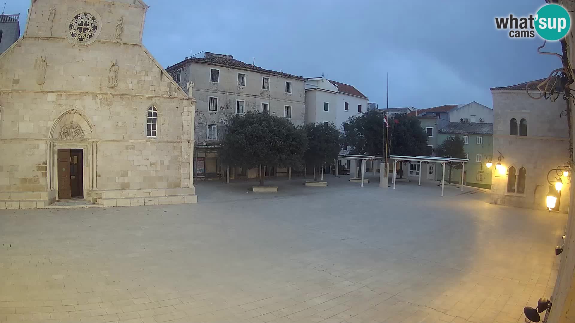 Pag livecam – piazza principale e la basilica di Santa María