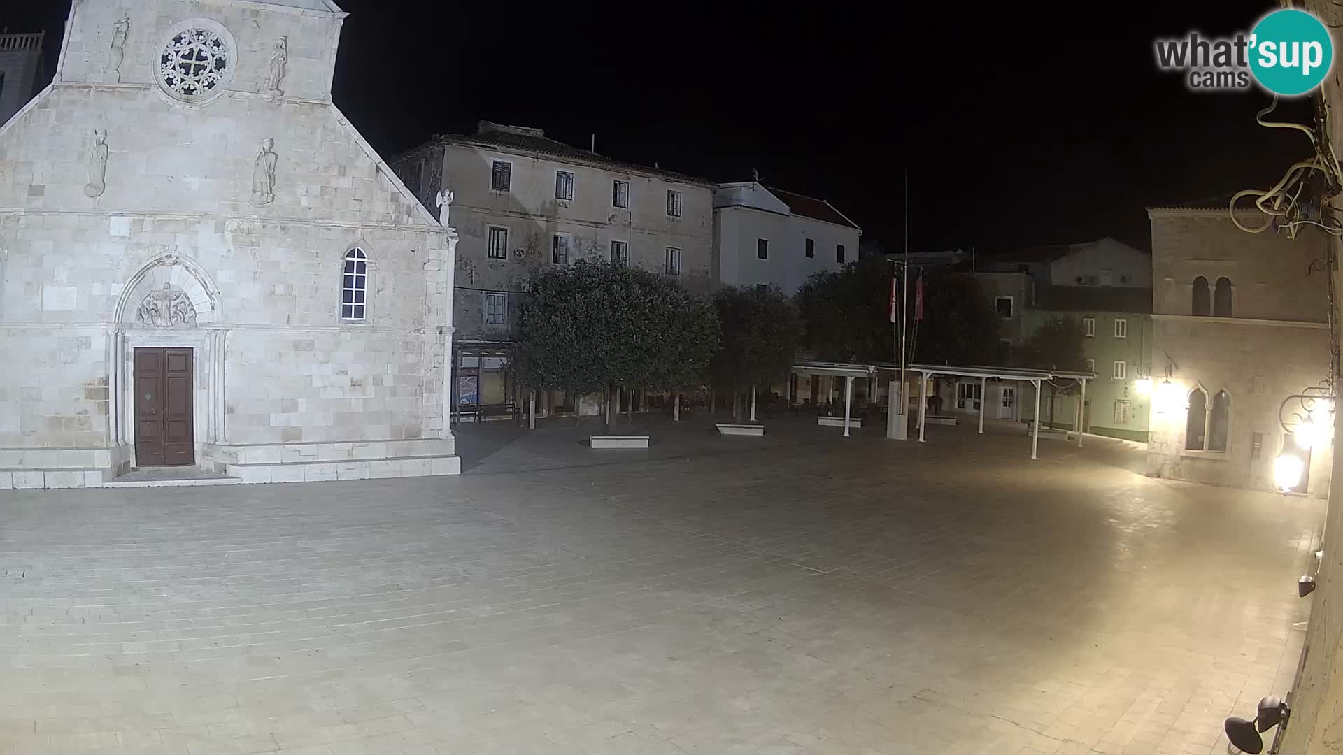 Pag livecam – piazza principale e la basilica di Santa María