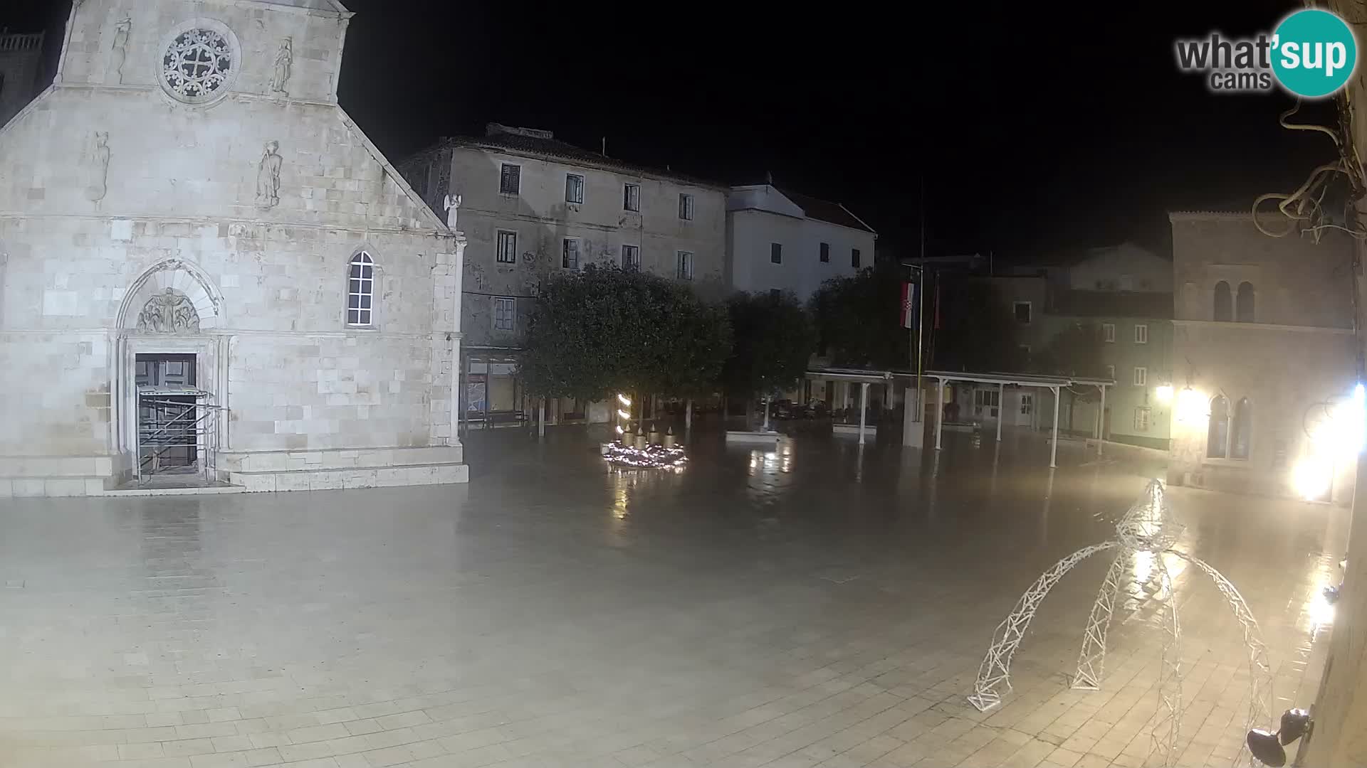 Pag livecam – piazza principale e la basilica di Santa María