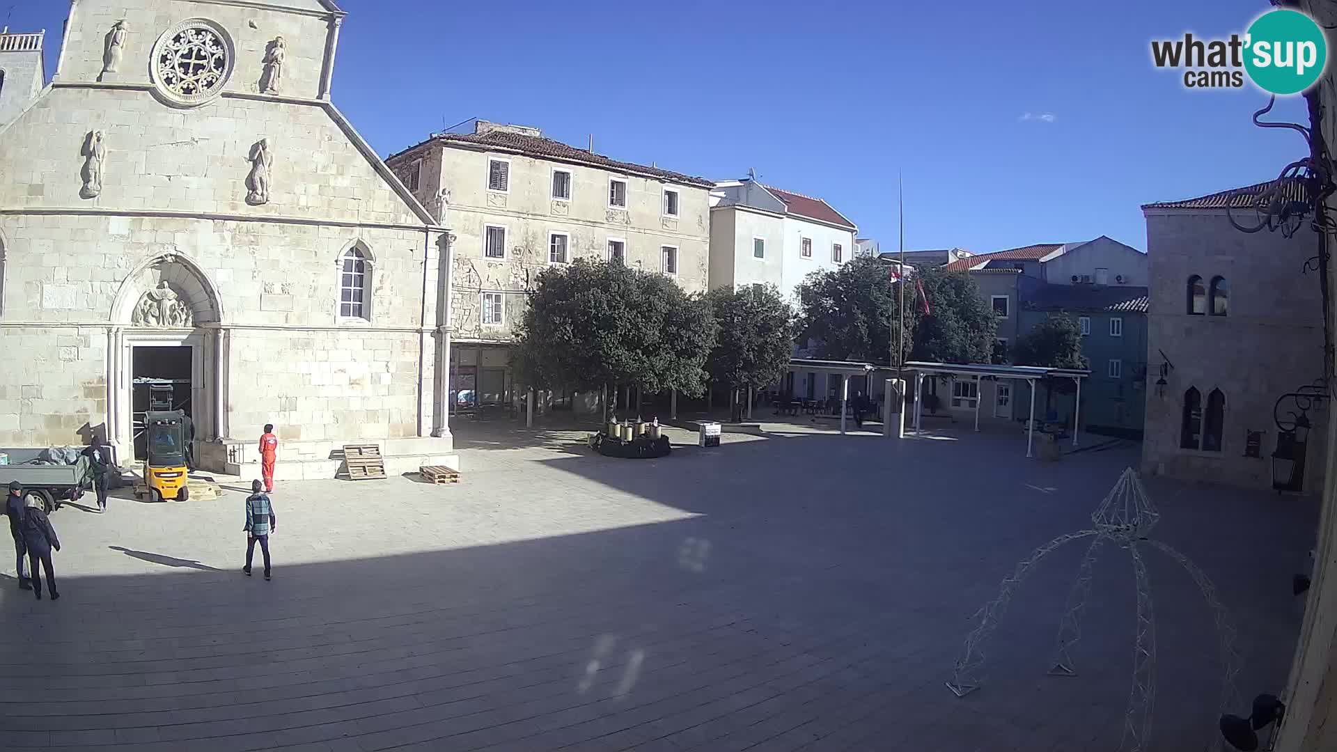 Pag livecam – piazza principale e la basilica di Santa María