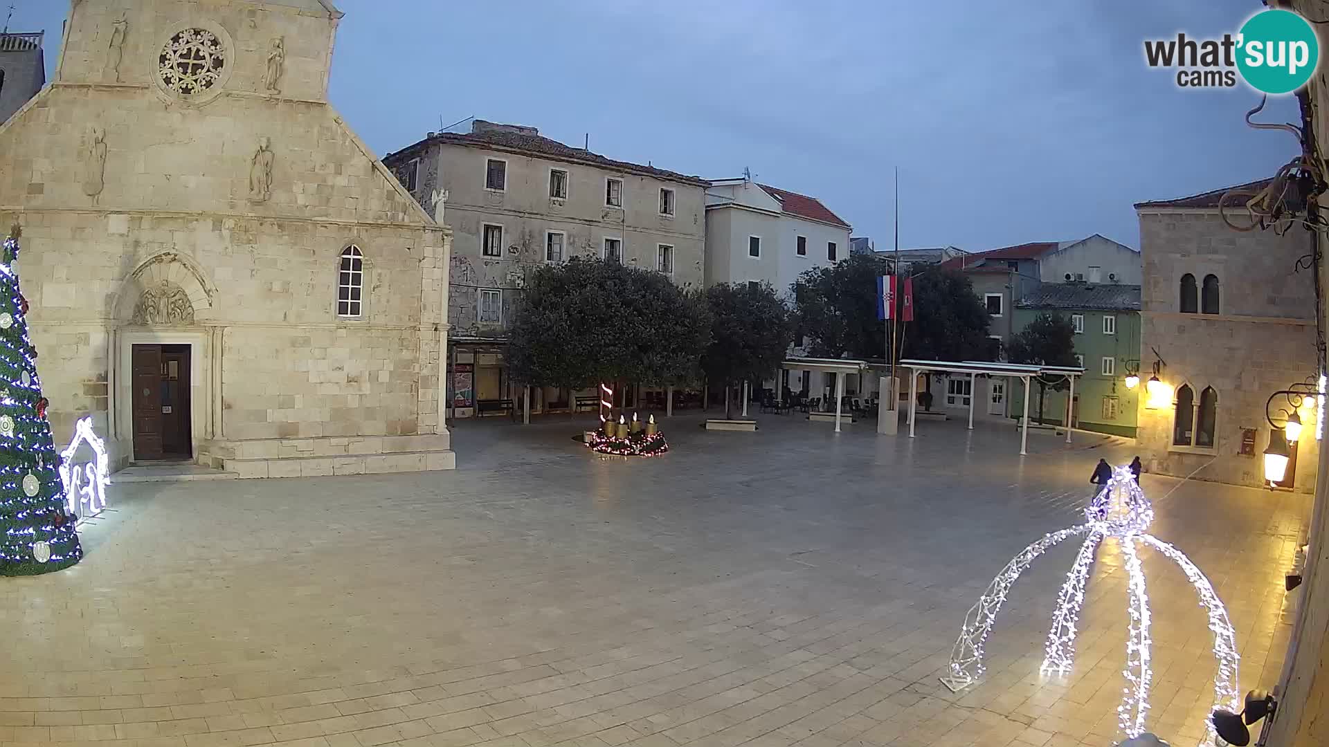 Pag livecam – piazza principale e la basilica di Santa María