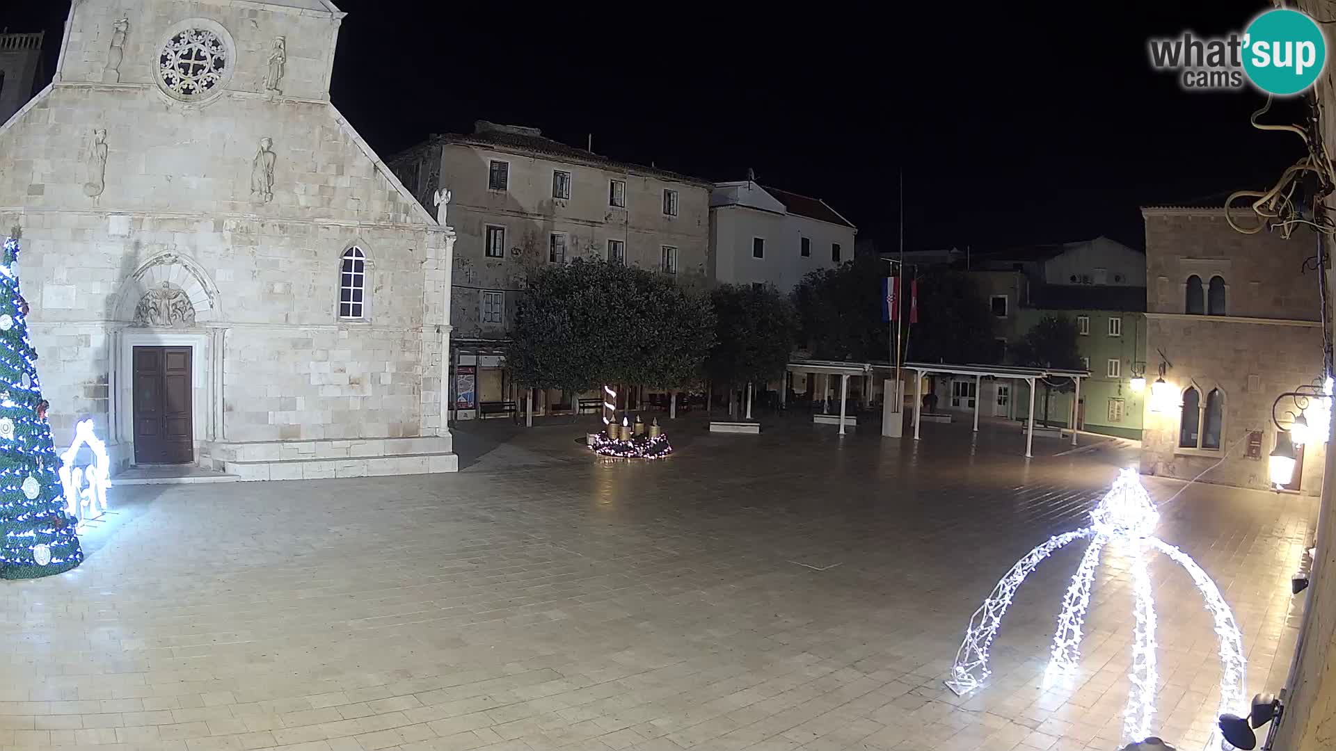 Pag livecam – piazza principale e la basilica di Santa María