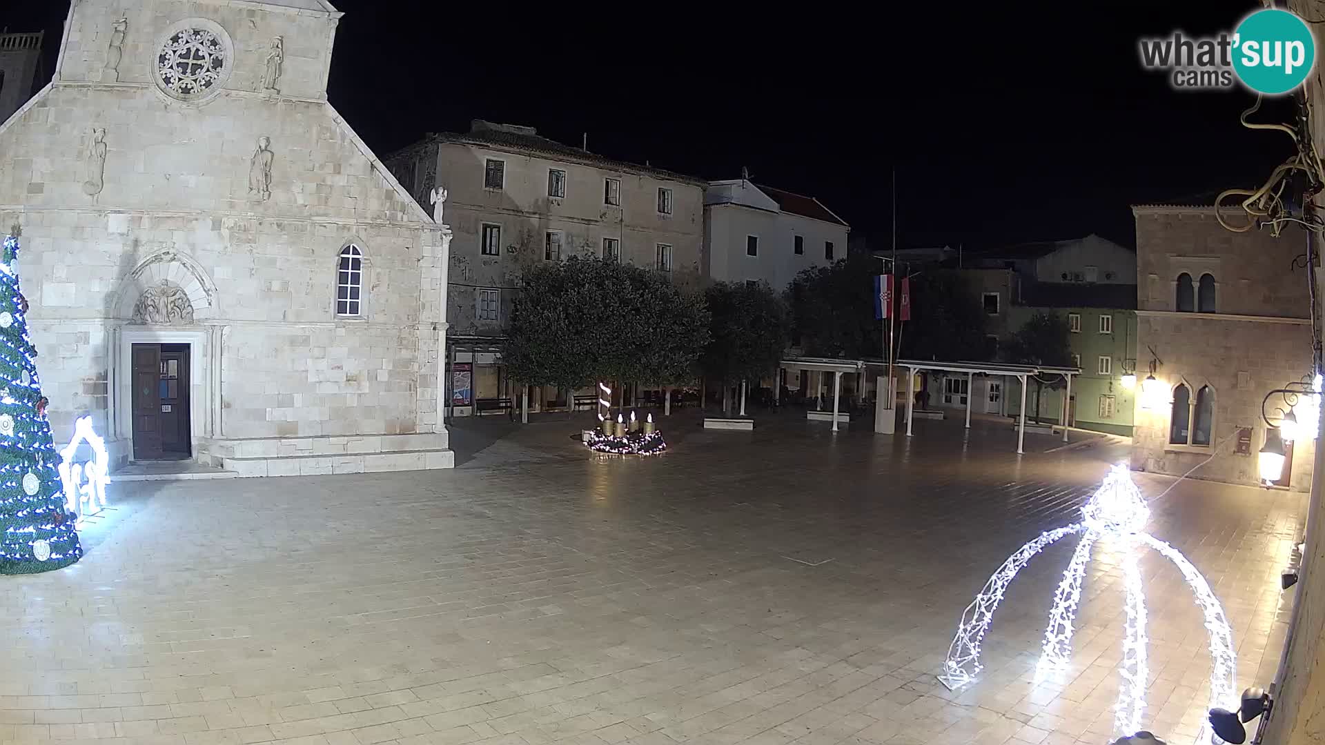 Pag livecam – piazza principale e la basilica di Santa María