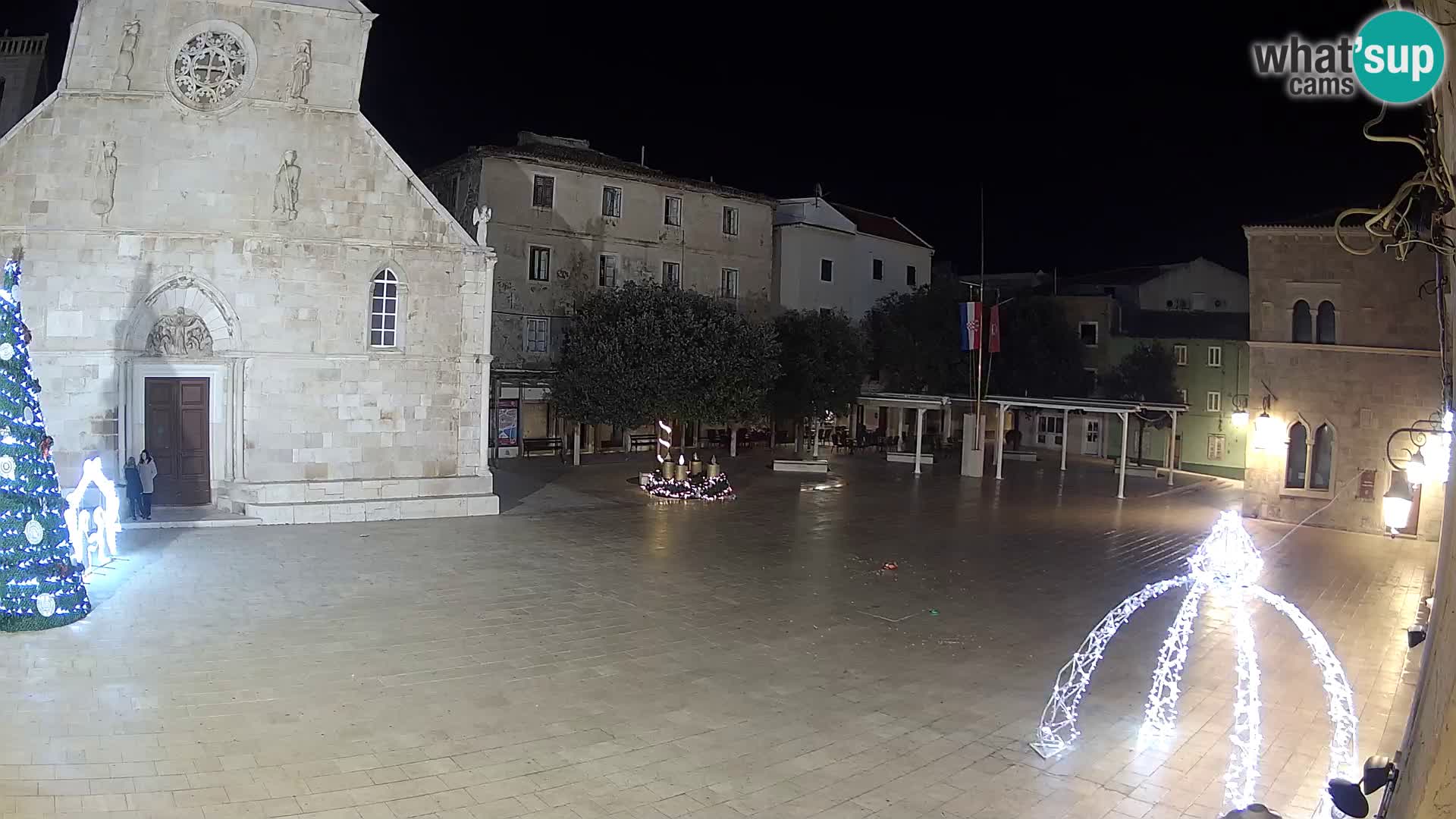 Pag livecam – piazza principale e la basilica di Santa María