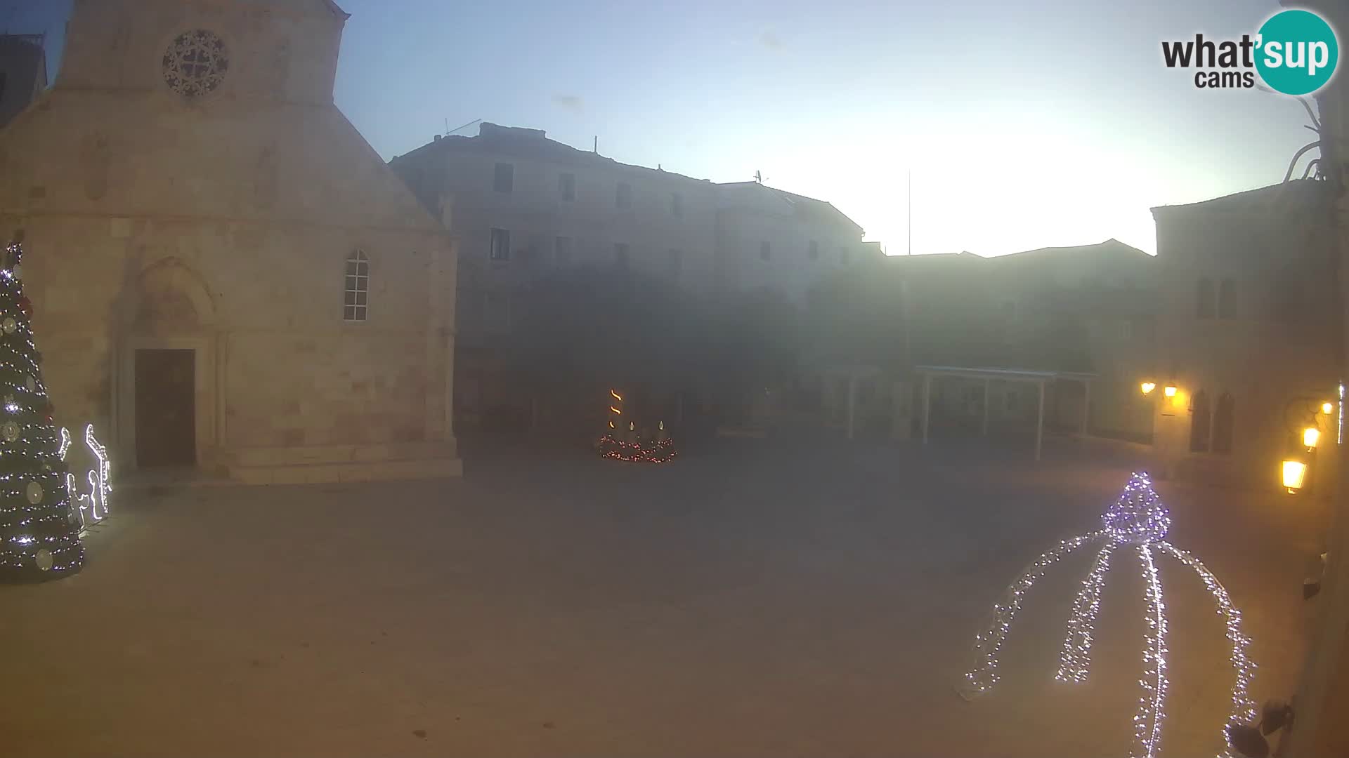 Pag livecam – piazza principale e la basilica di Santa María