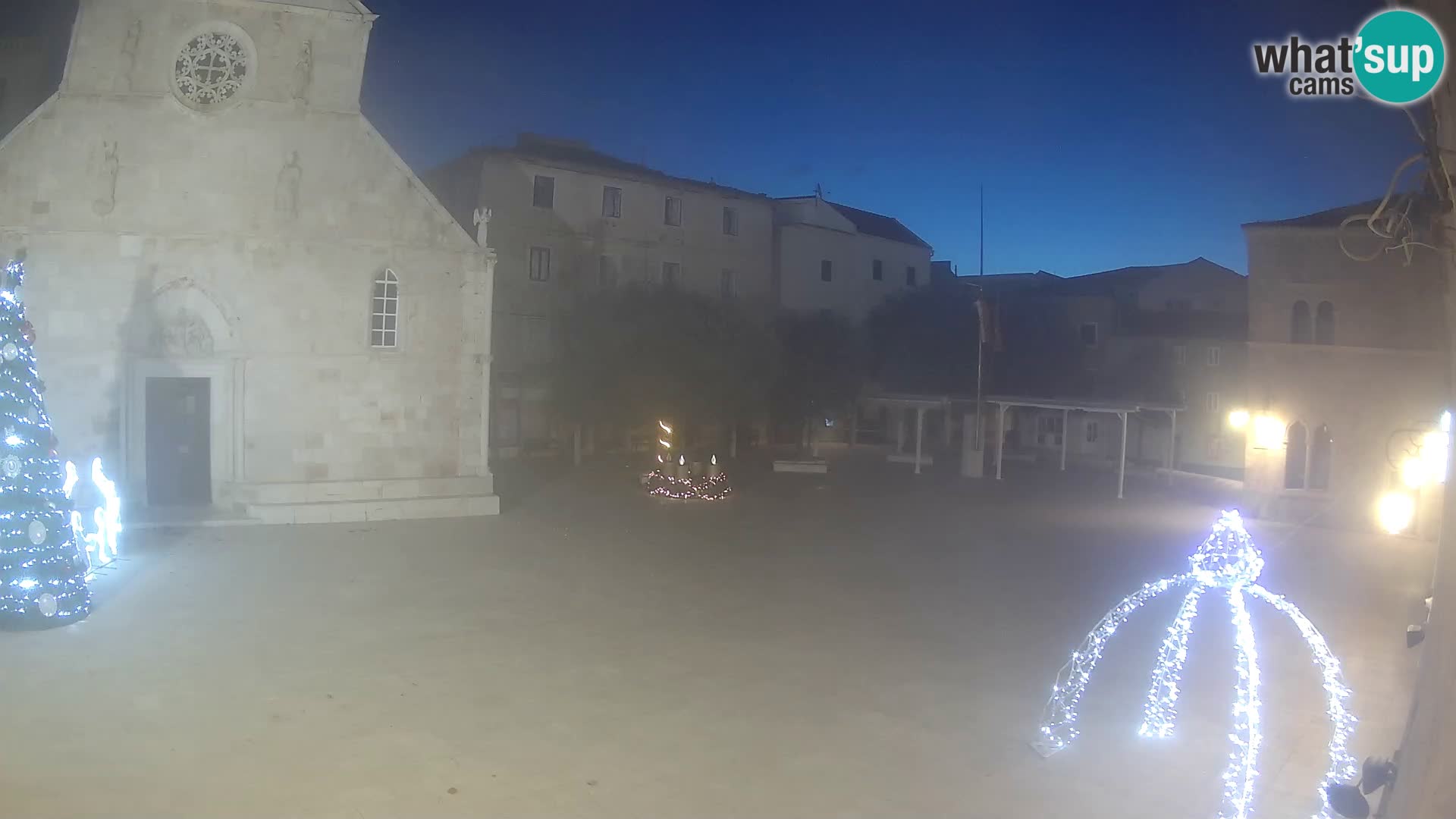 Pag live cam – Place principale et église de Sainte-Marie