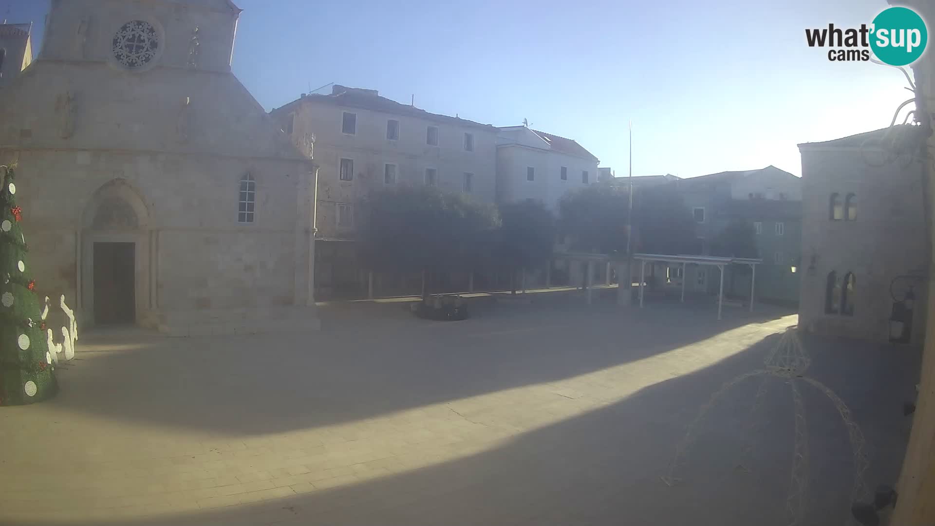 Pag live cam – Place principale et église de Sainte-Marie