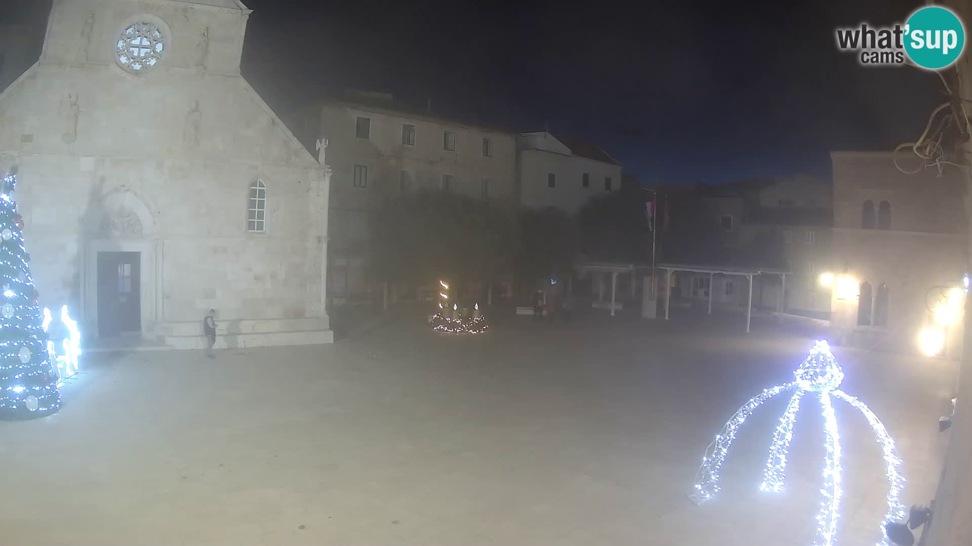 Pag livecam – piazza principale e la basilica di Santa María