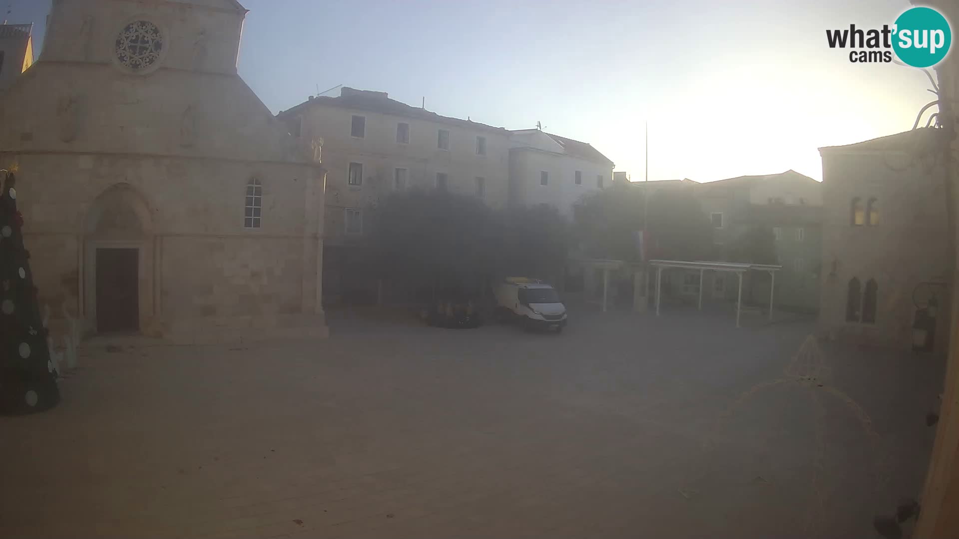 Pag livecam – piazza principale e la basilica di Santa María