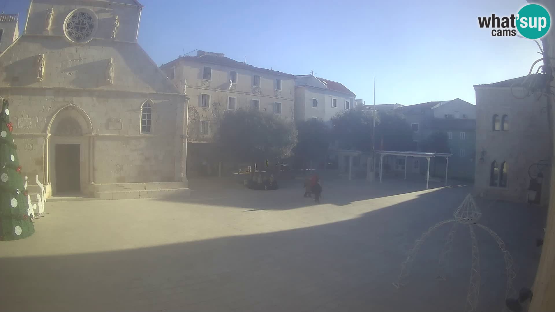 Pag livecam – piazza principale e la basilica di Santa María