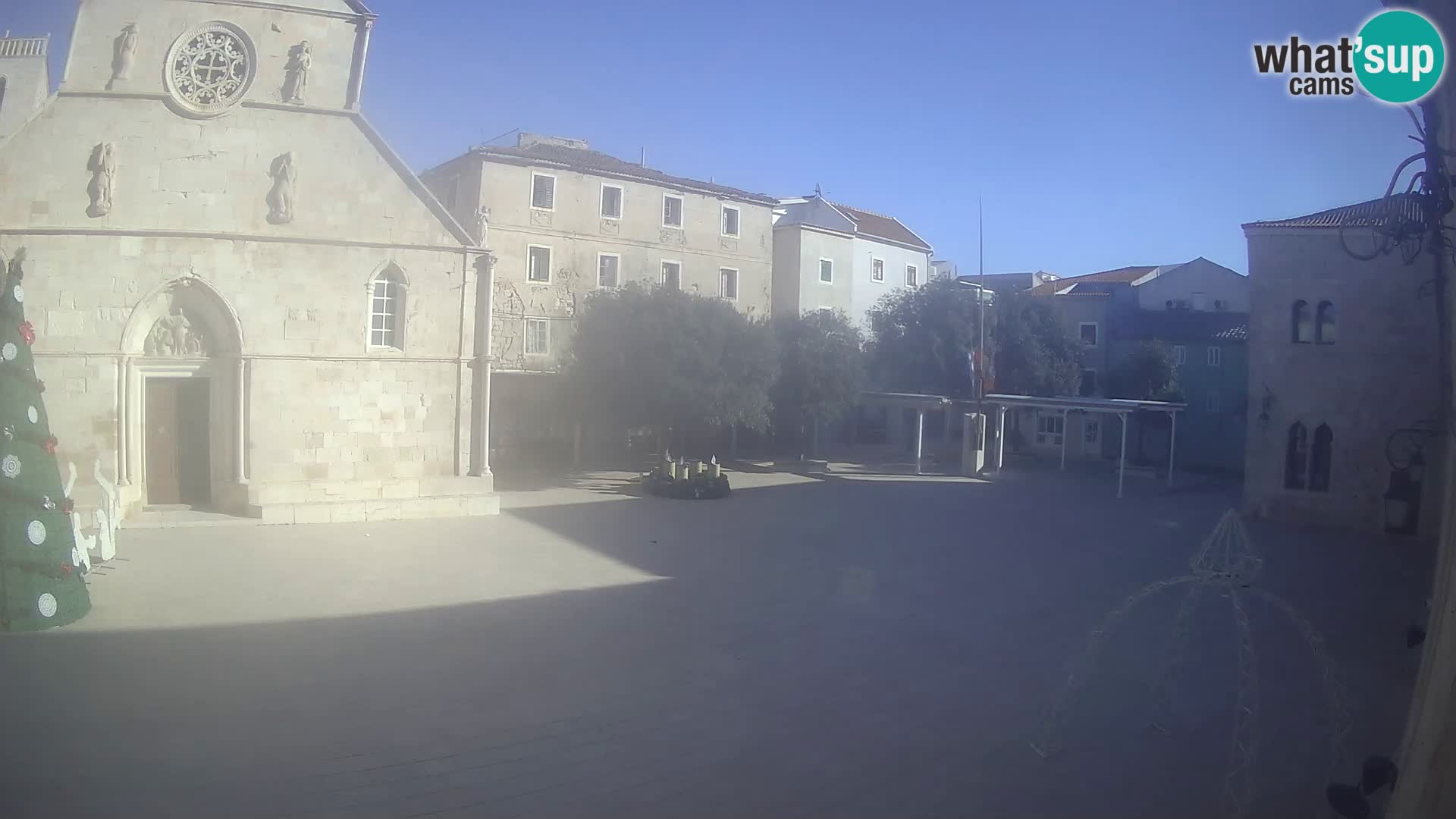 Pag livecam – piazza principale e la basilica di Santa María