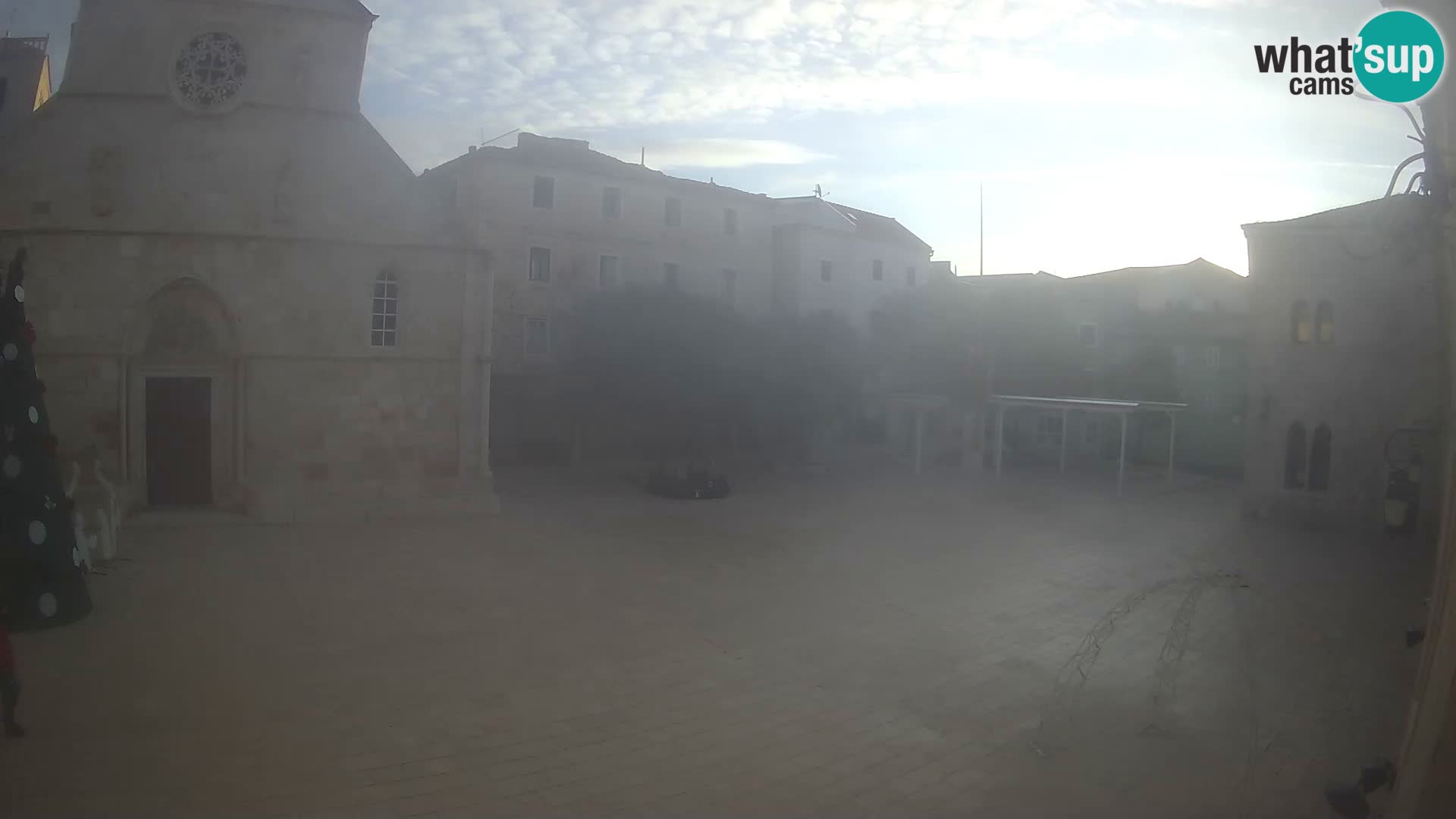 Pag livecam – piazza principale e la basilica di Santa María