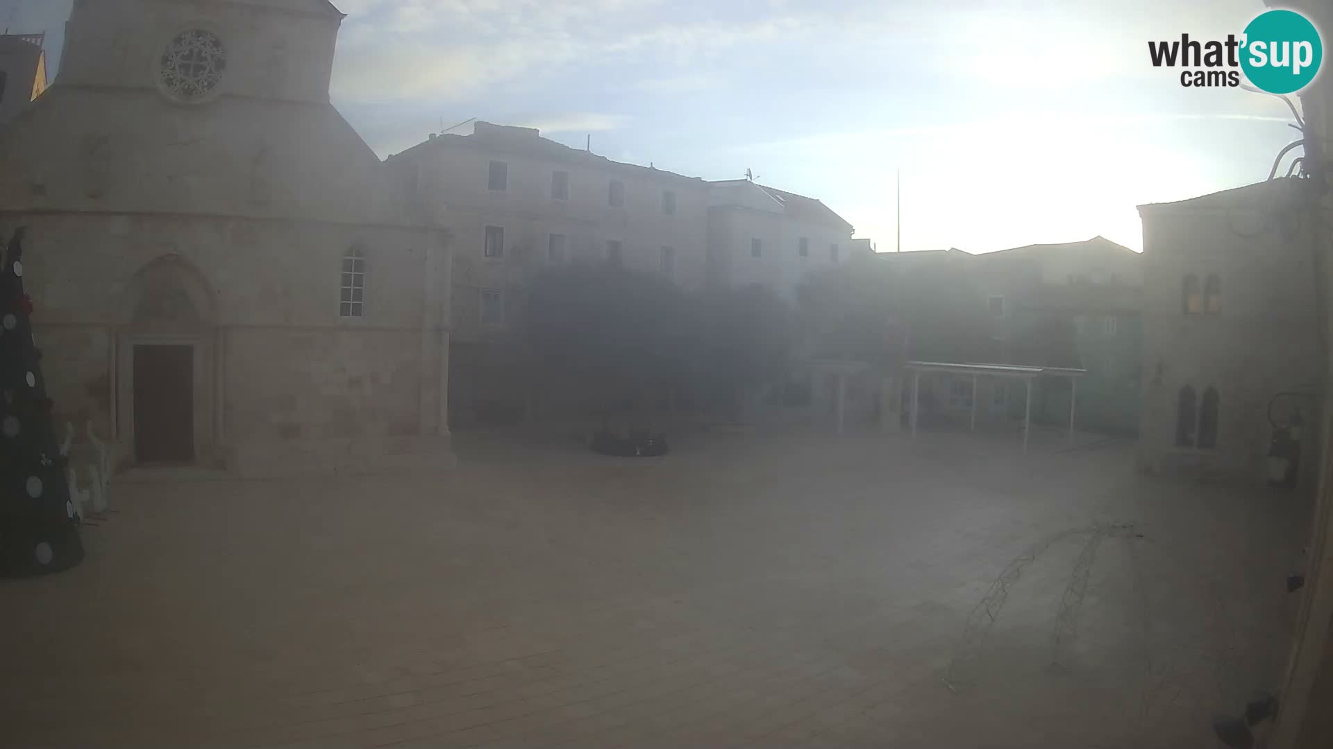 Pag live cam – Place principale et église de Sainte-Marie