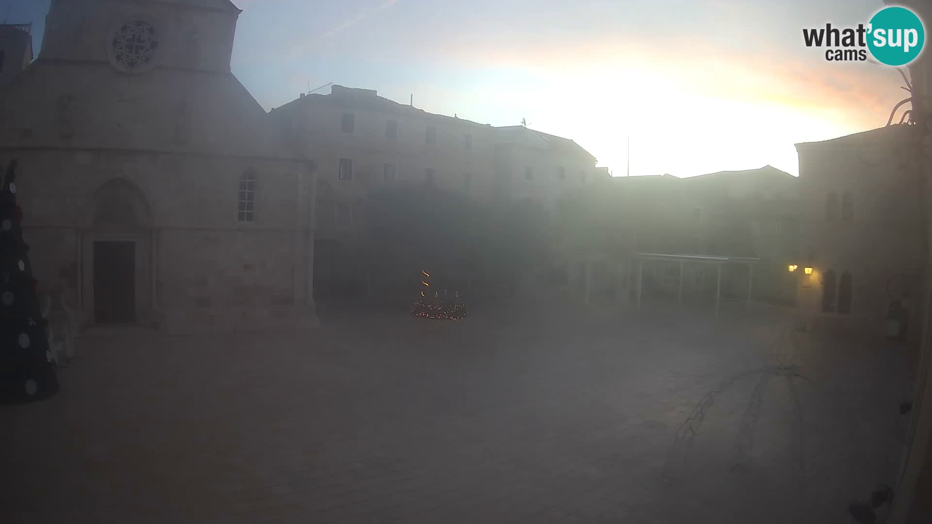 Pag live cam – Place principale et église de Sainte-Marie