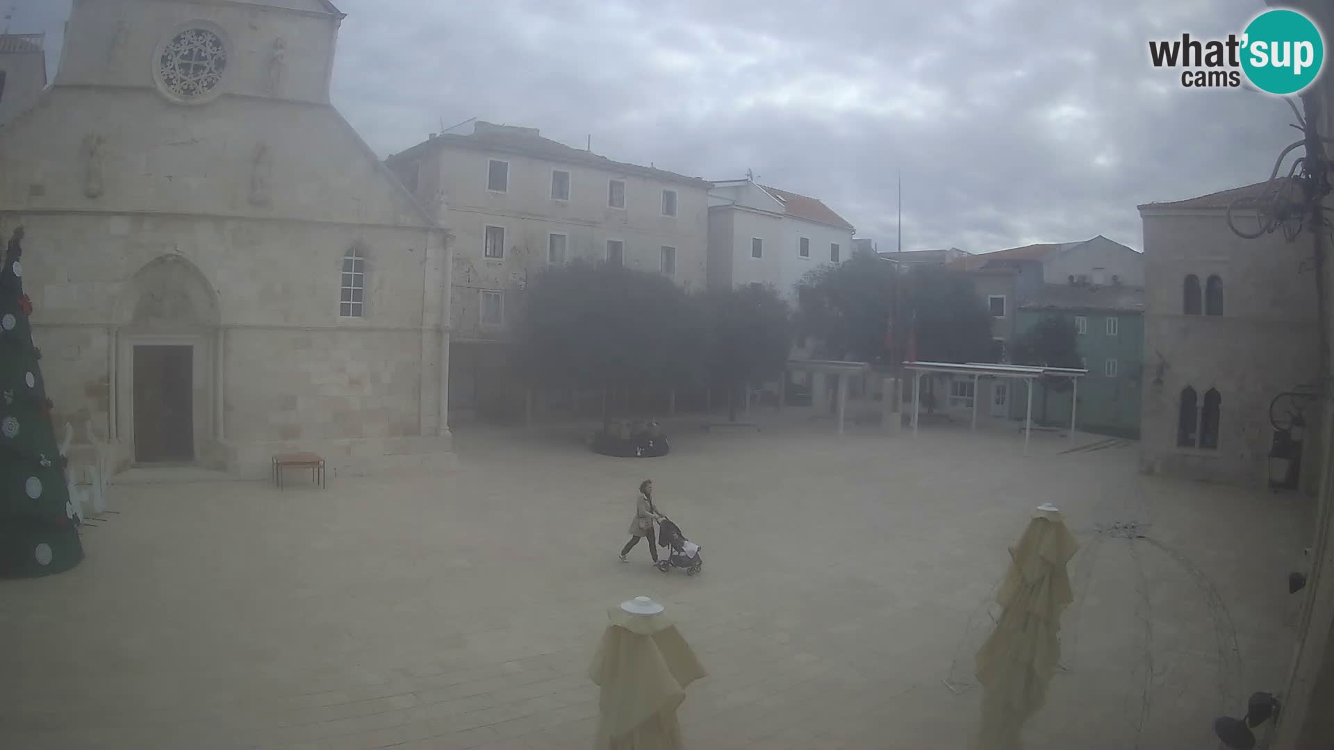 Pag livecam – piazza principale e la basilica di Santa María