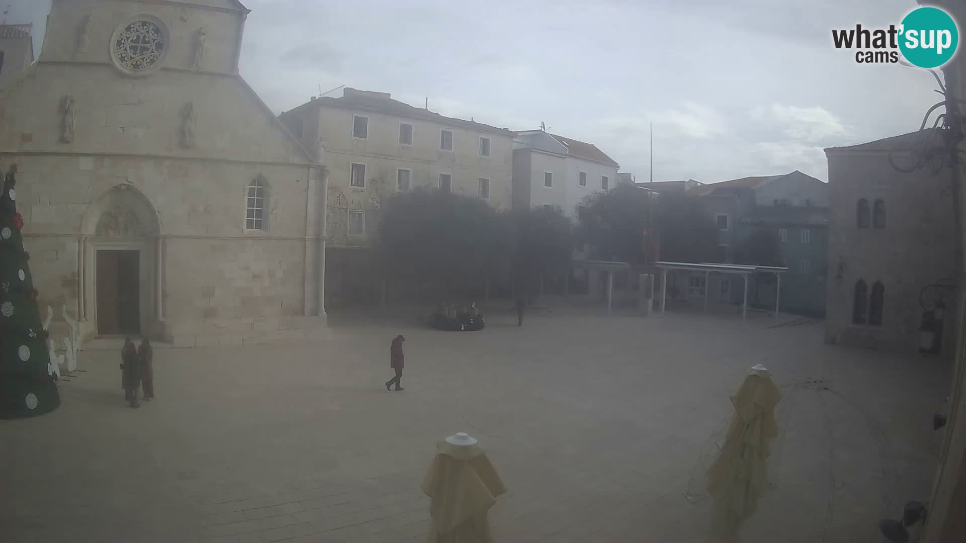 Pag livecam – piazza principale e la basilica di Santa María