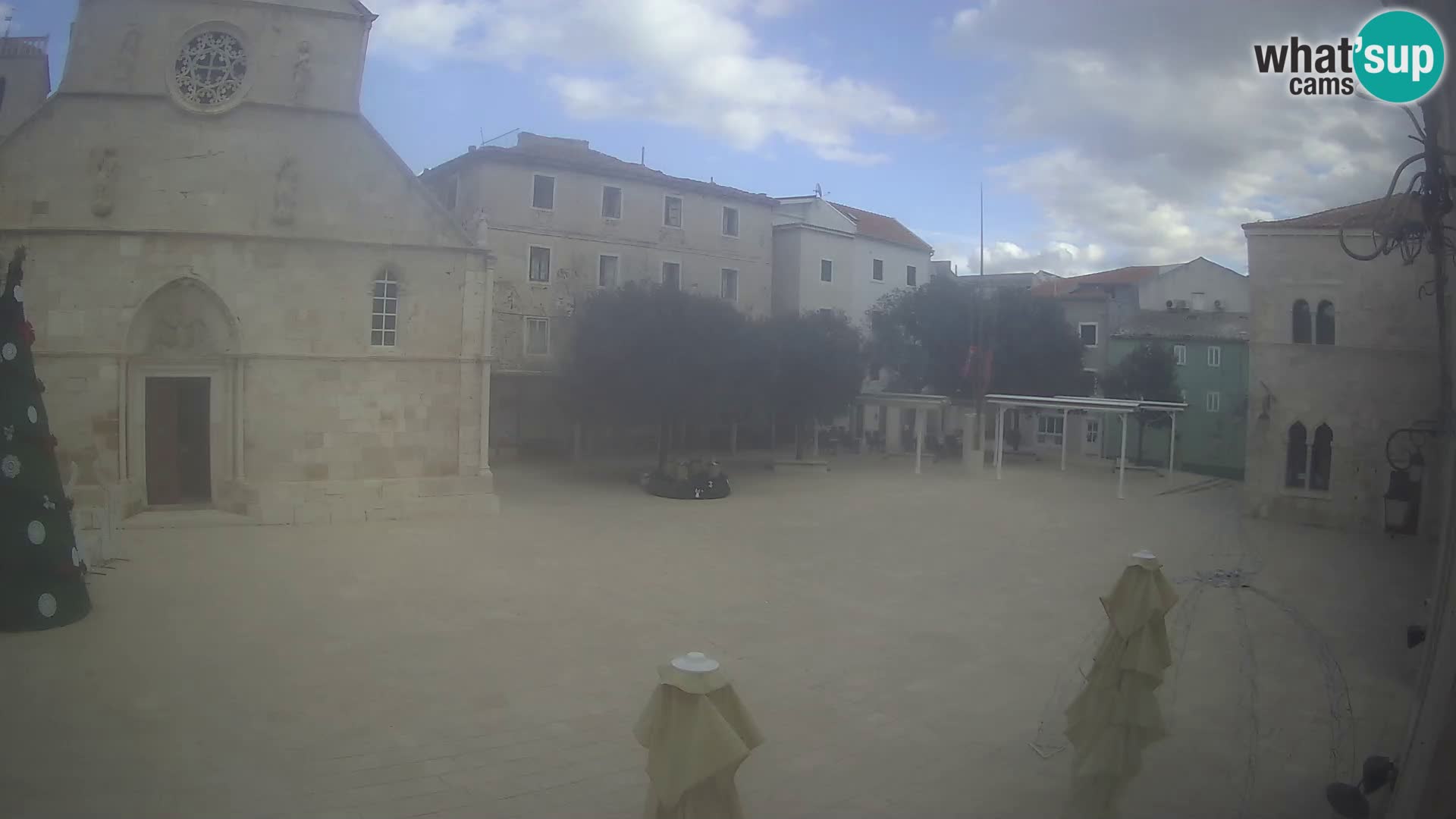 Pag livecam – piazza principale e la basilica di Santa María