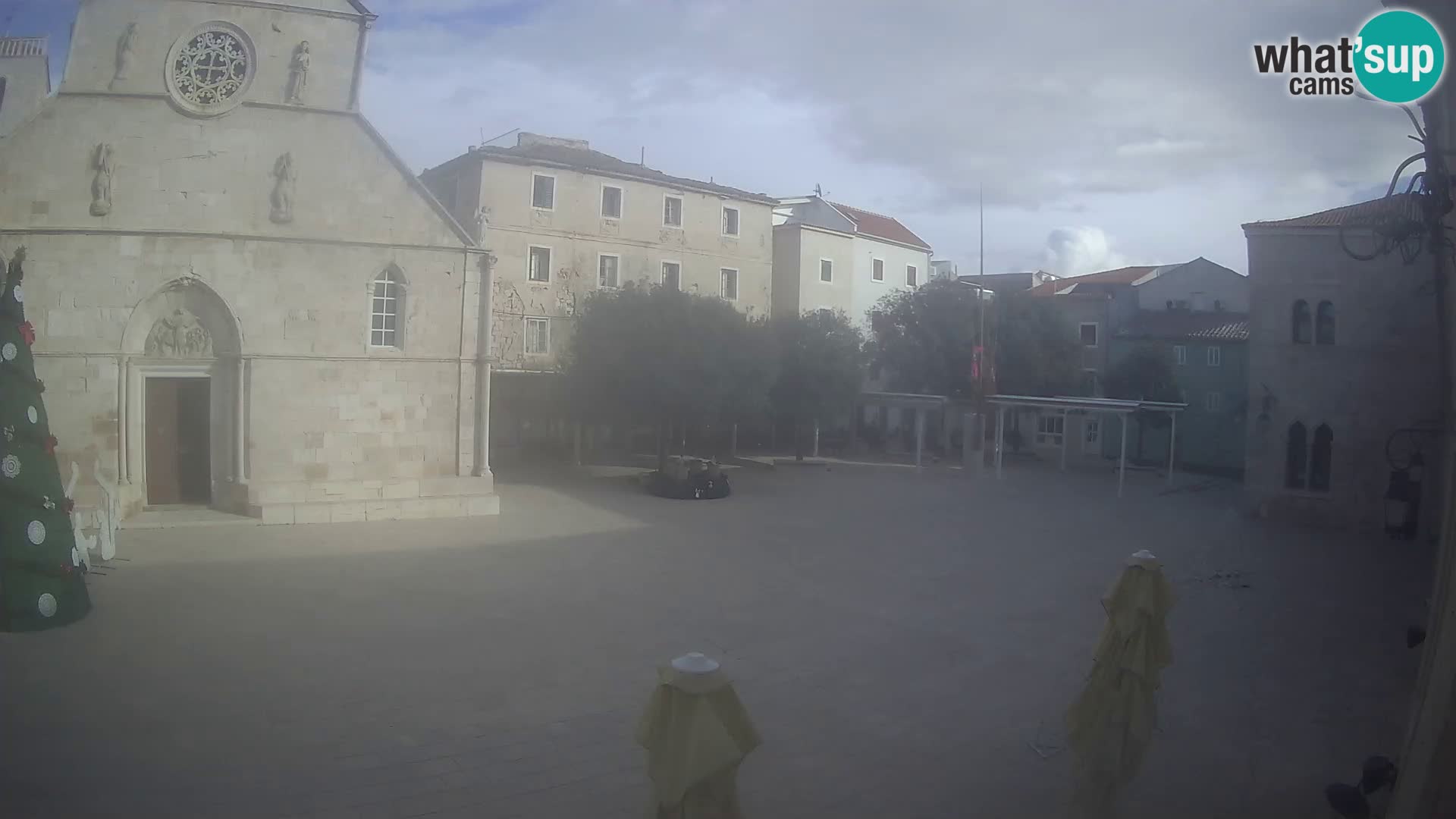 Pag livecam – piazza principale e la basilica di Santa María