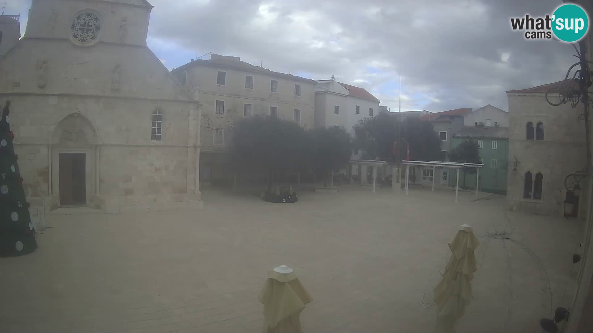 Pag live cam – Place principale et église de Sainte-Marie