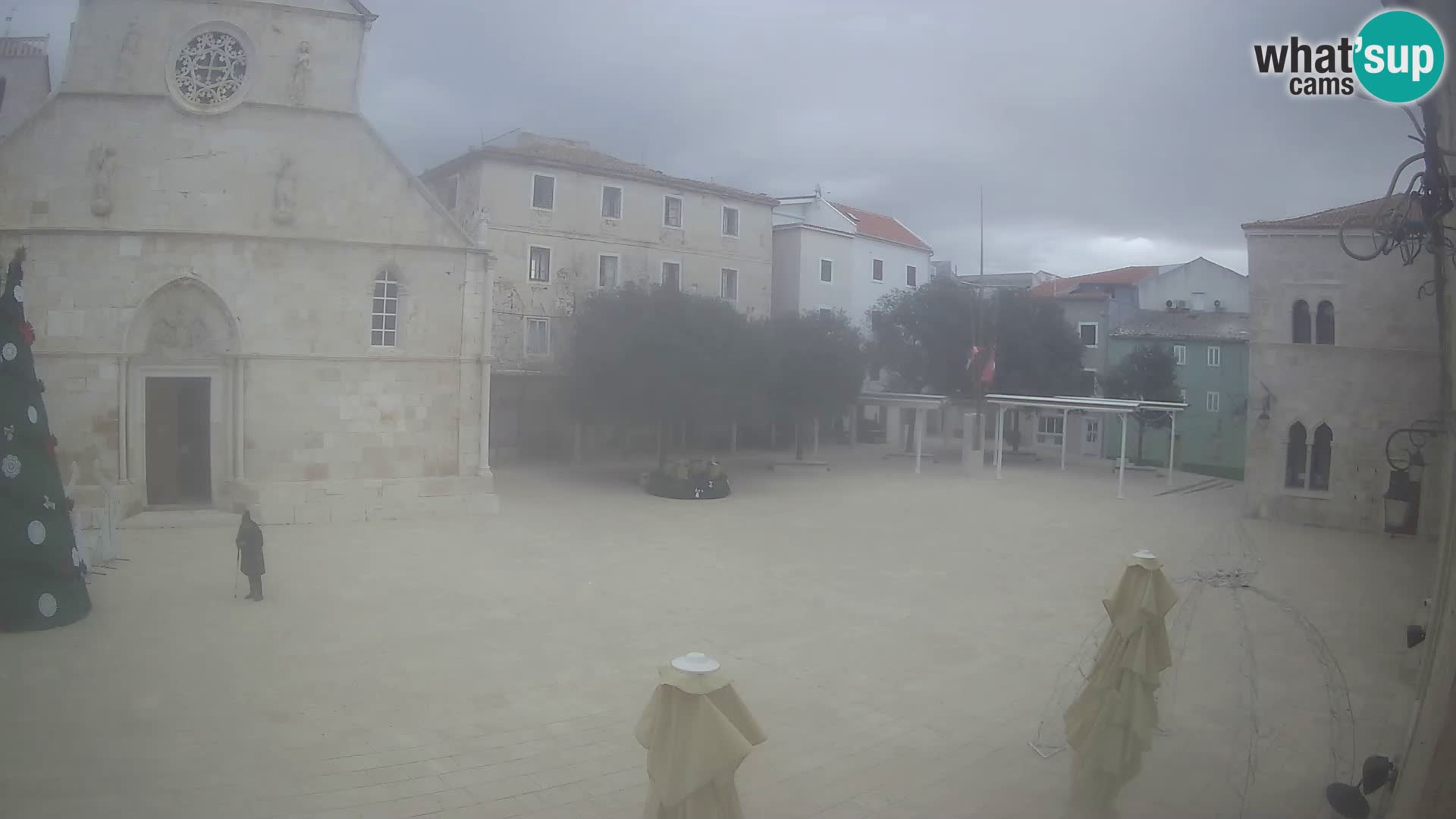 Pag livecam – piazza principale e la basilica di Santa María