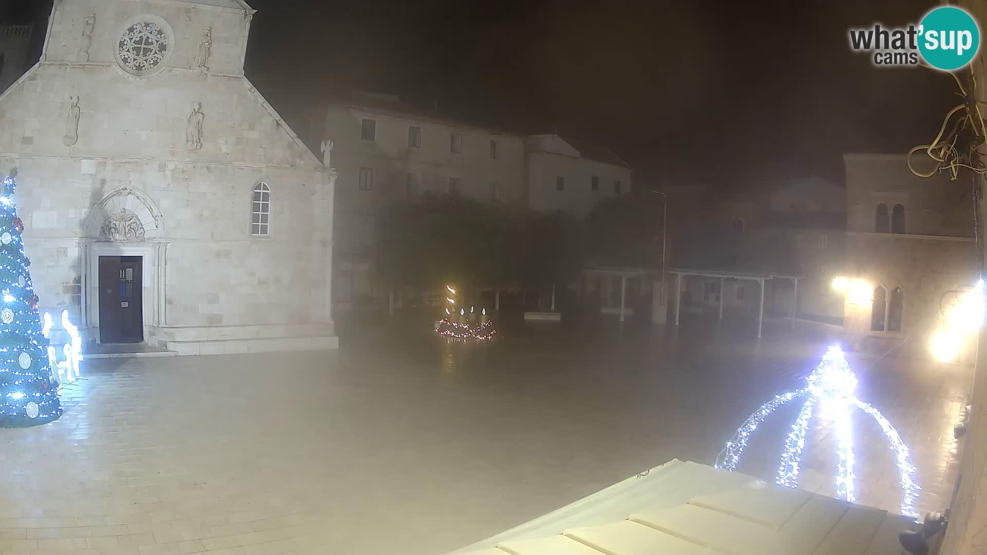 Pag livecam – piazza principale e la basilica di Santa María