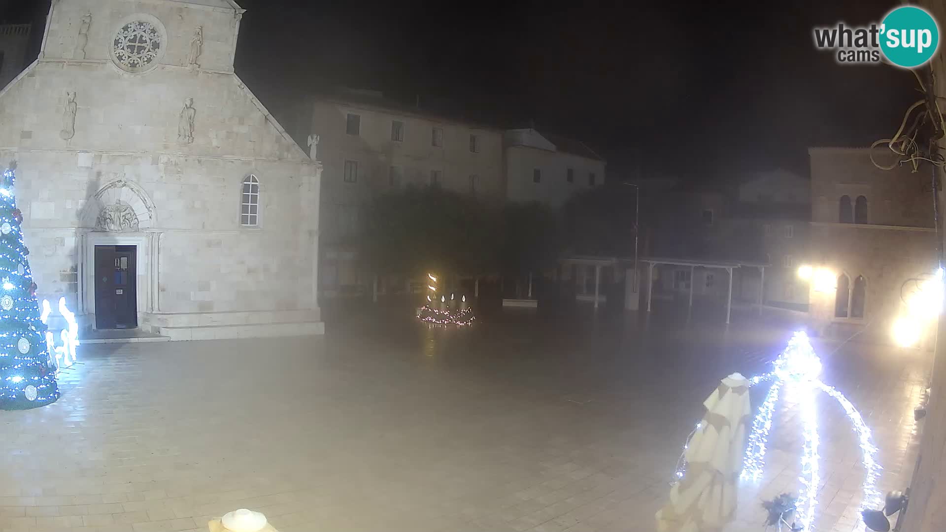 Pag livecam – piazza principale e la basilica di Santa María