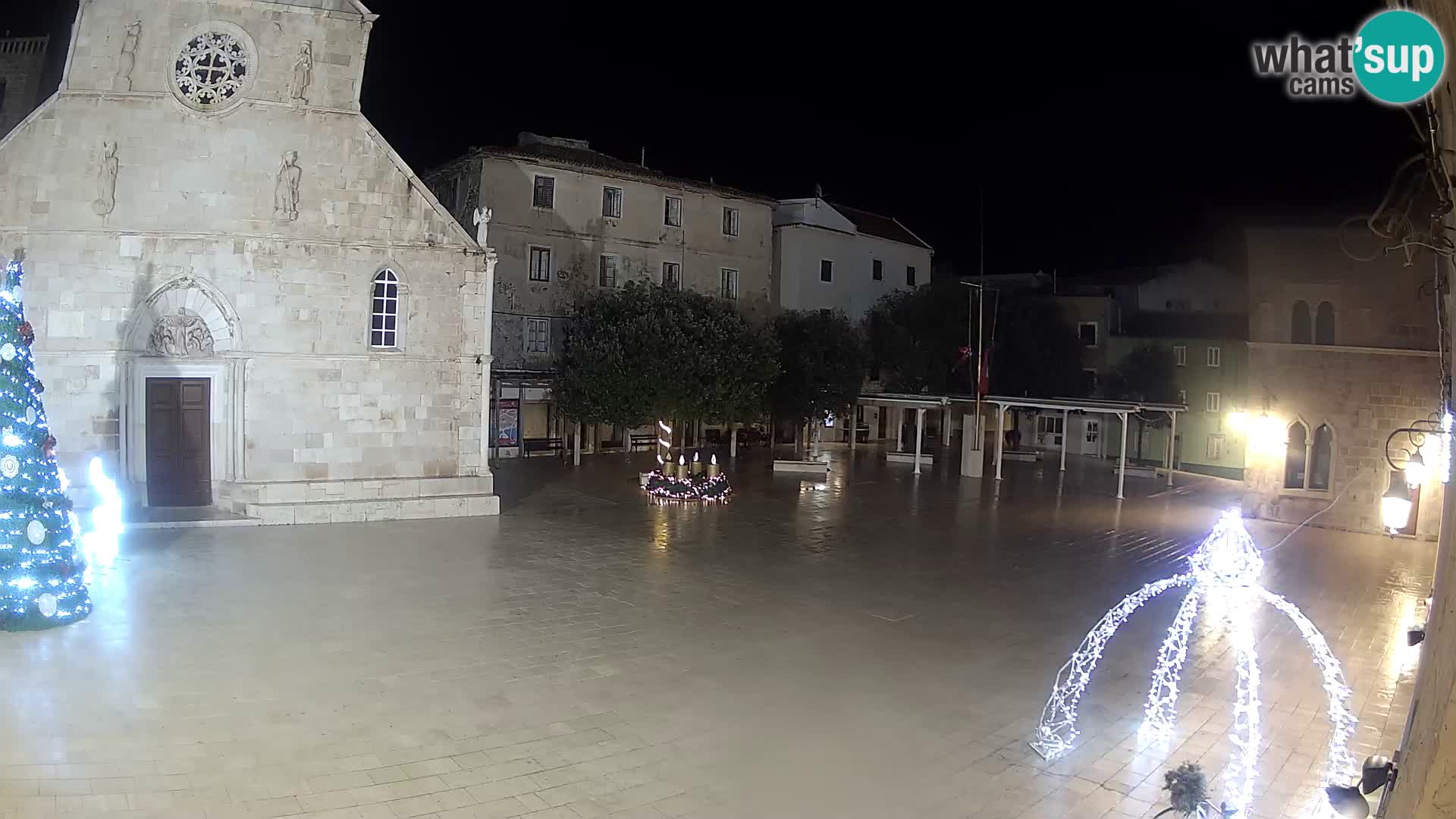 Pag livecam – piazza principale e la basilica di Santa María