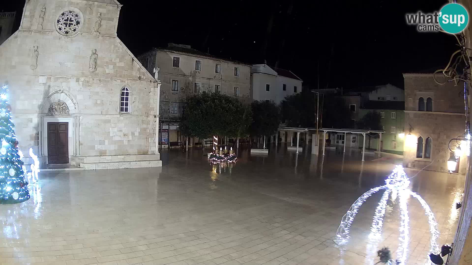 Pag livecam – piazza principale e la basilica di Santa María