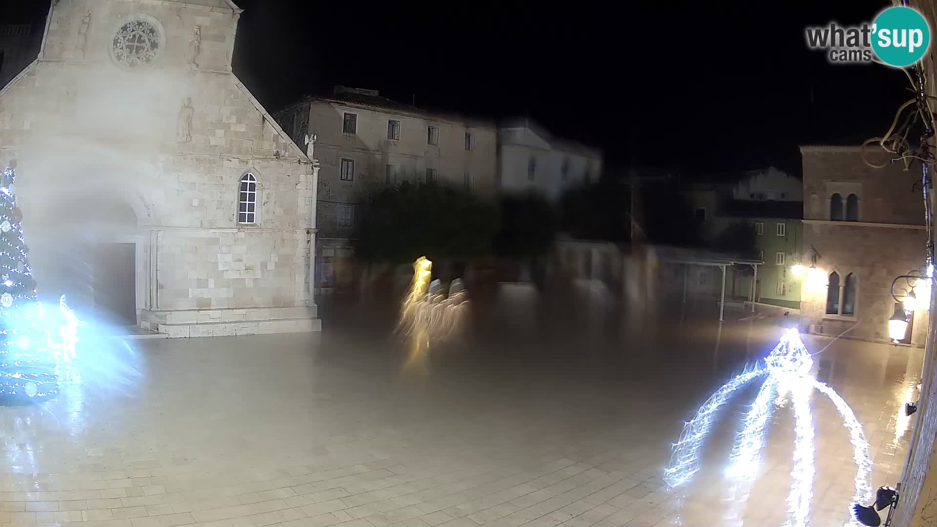 Pag livecam – piazza principale e la basilica di Santa María