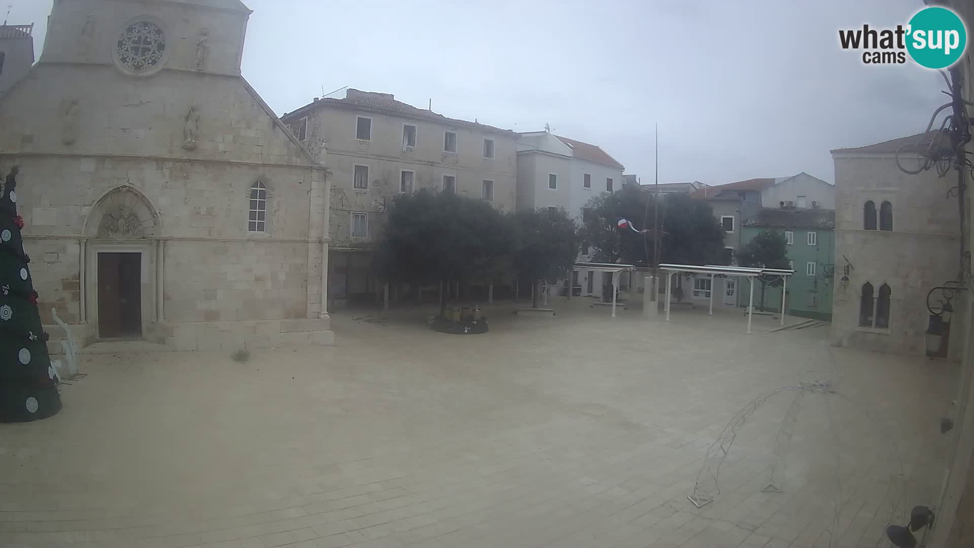 Pag live cam – Place principale et église de Sainte-Marie