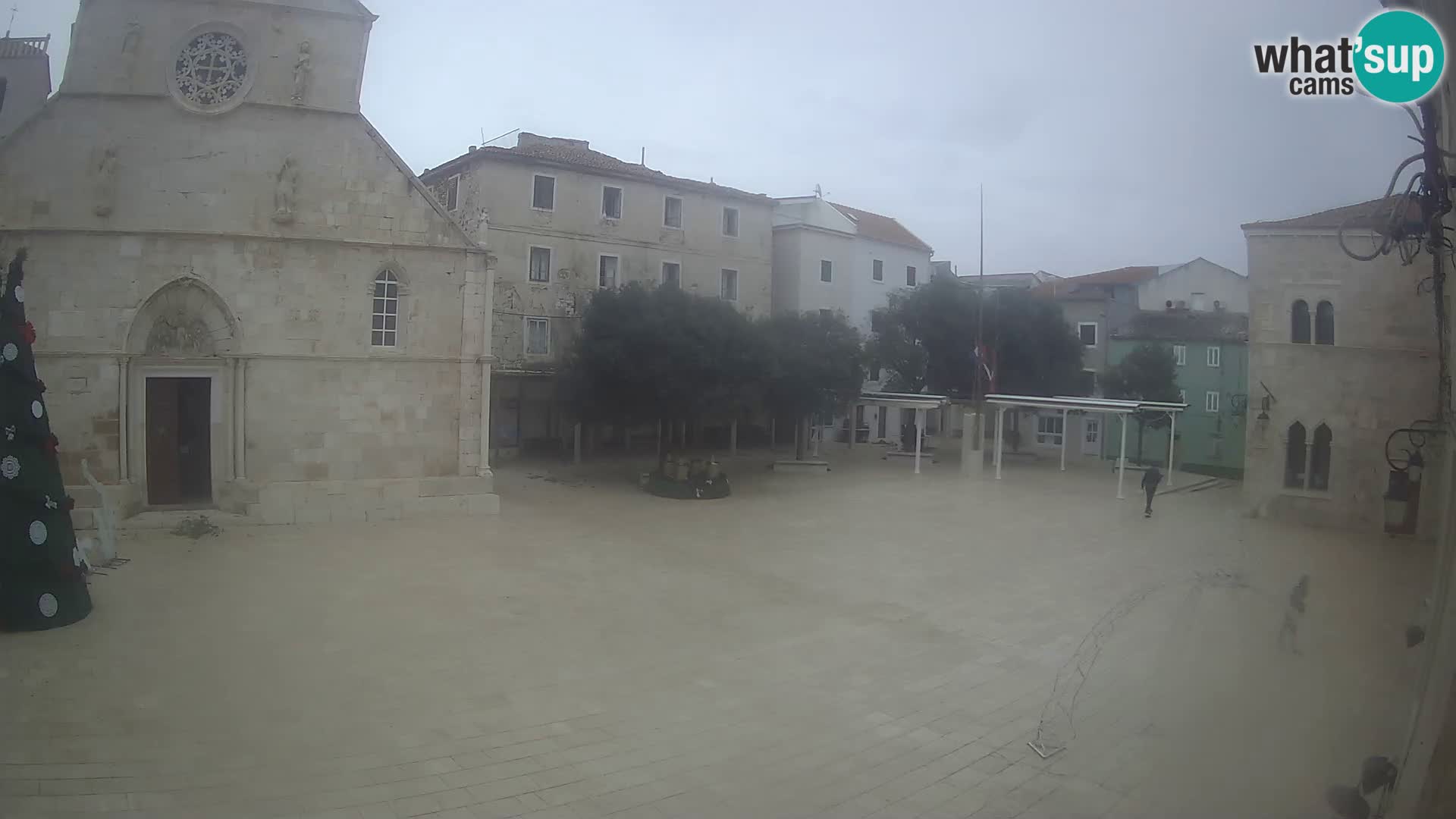 Pag live cam – Place principale et église de Sainte-Marie