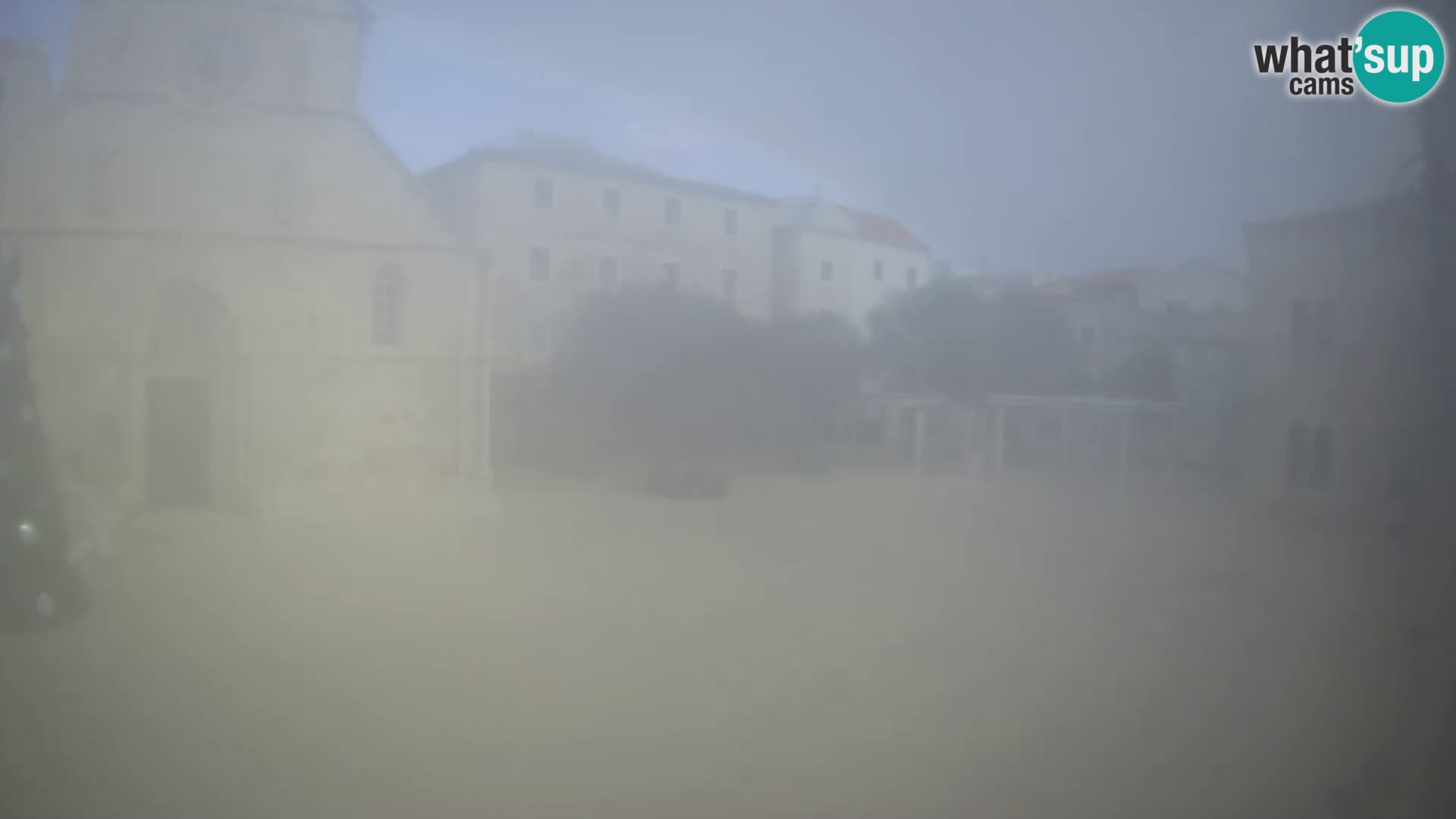 Pag livecam – piazza principale e la basilica di Santa María