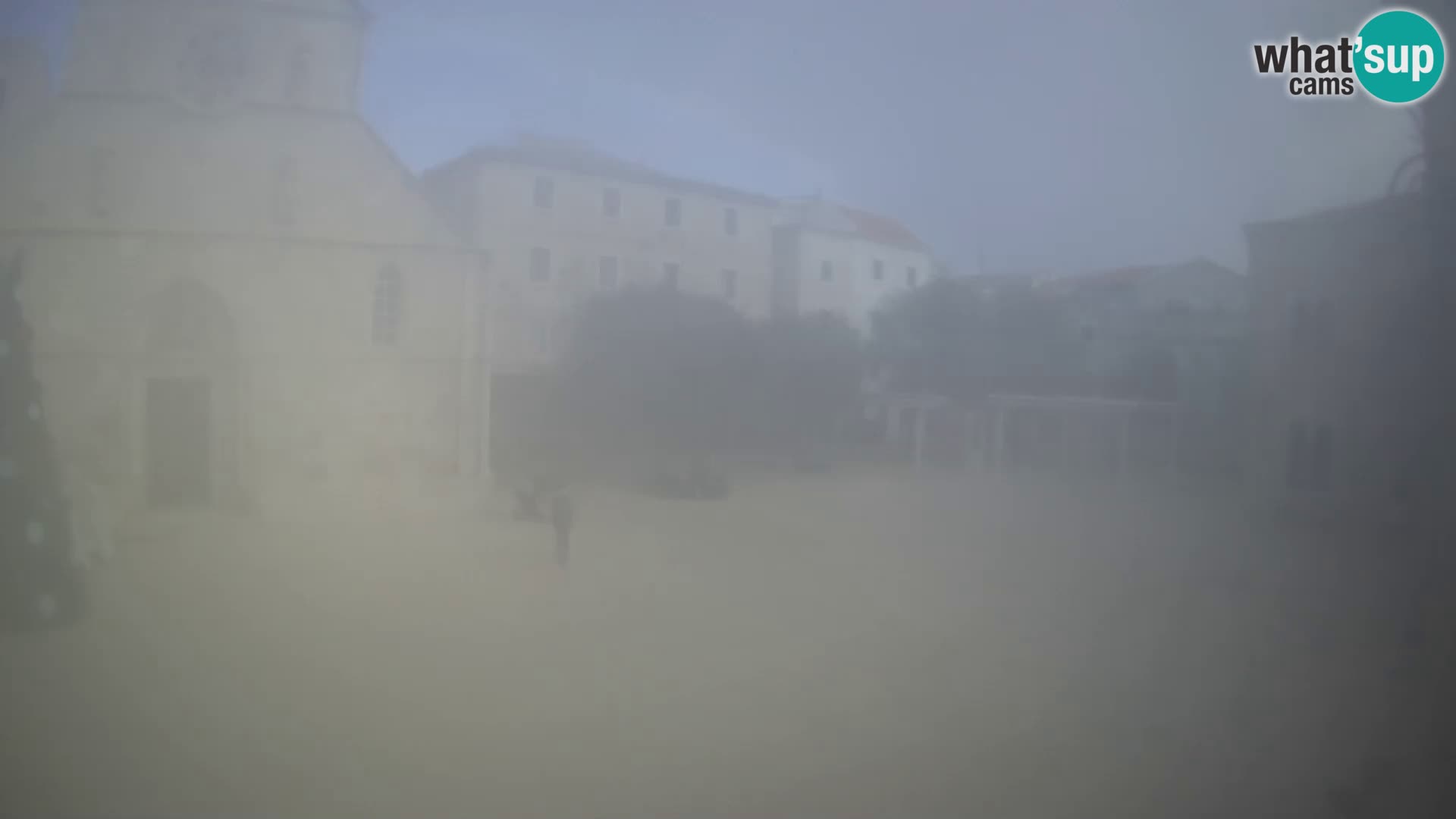 Pag livecam – piazza principale e la basilica di Santa María