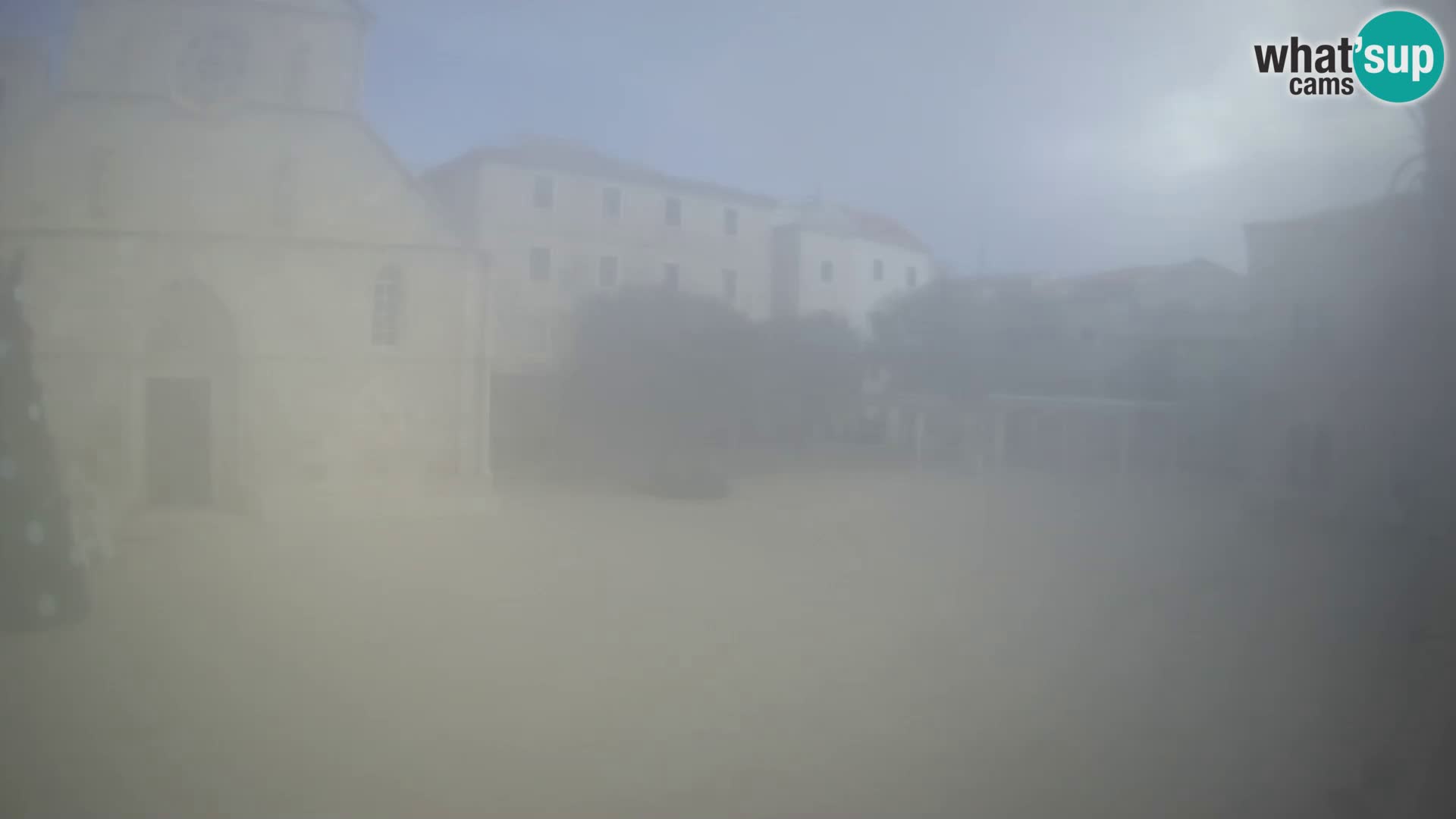 Pag livecam – piazza principale e la basilica di Santa María