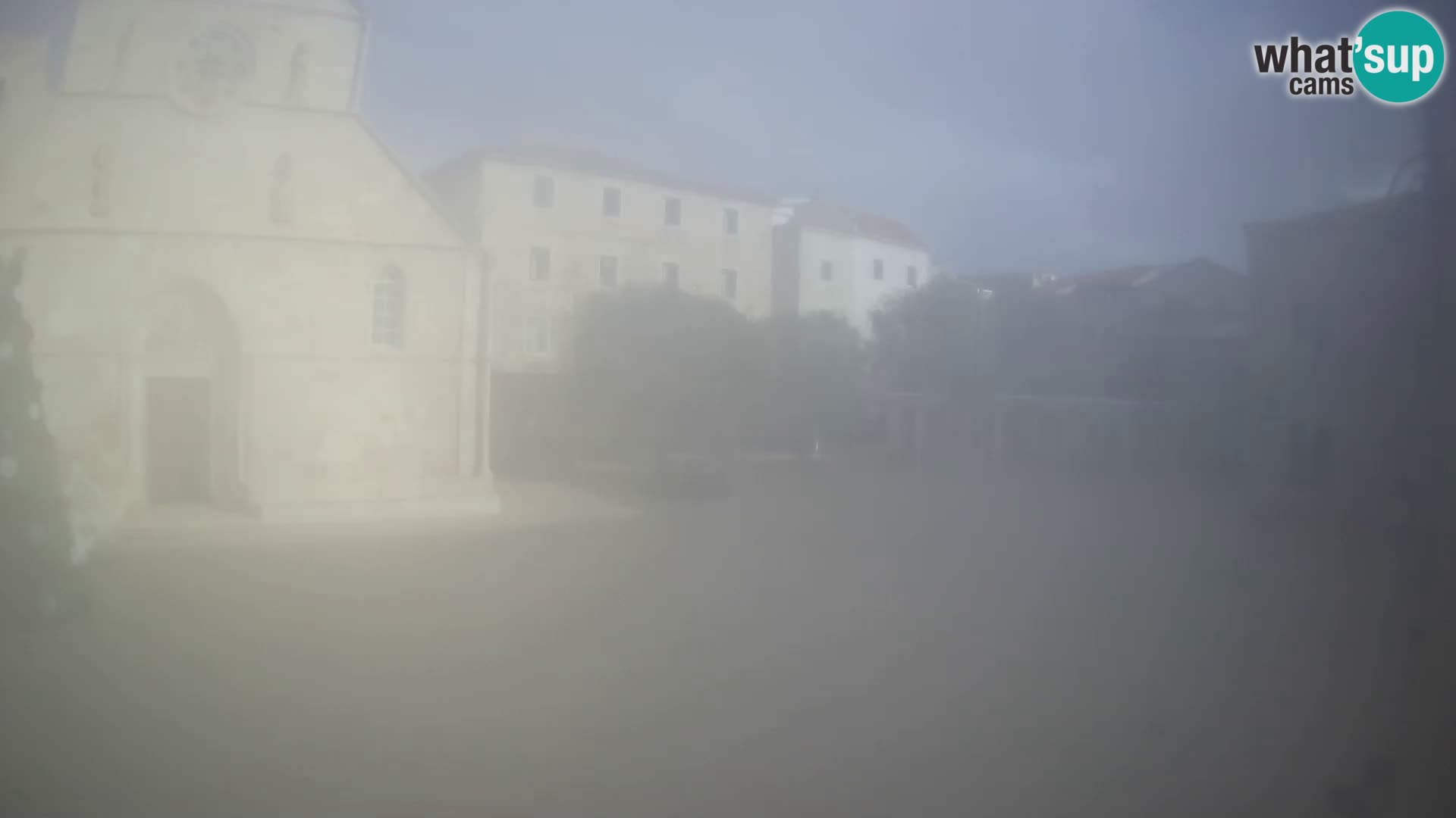 Pag livecam – piazza principale e la basilica di Santa María