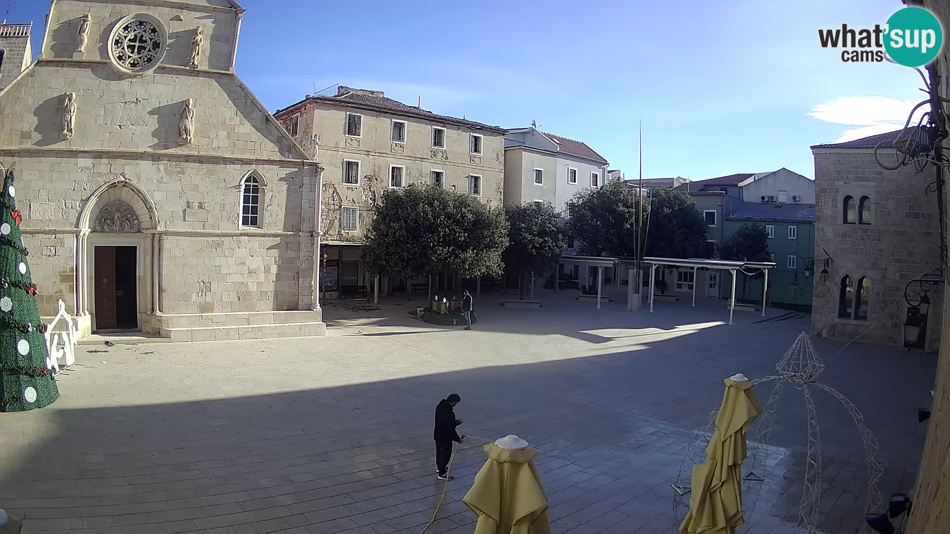 Pag livecam – piazza principale e la basilica di Santa María