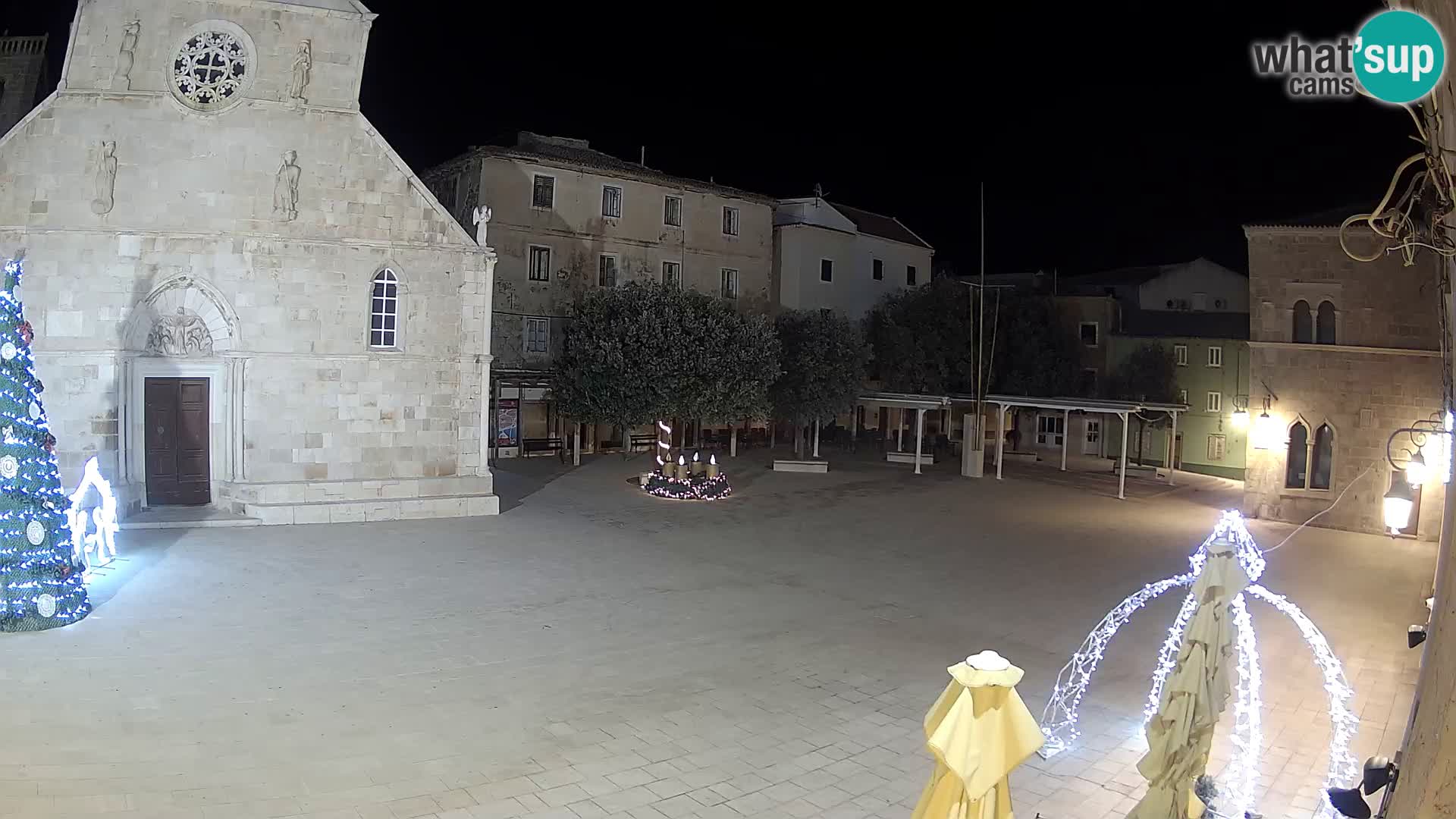 Pag livecam – piazza principale e la basilica di Santa María