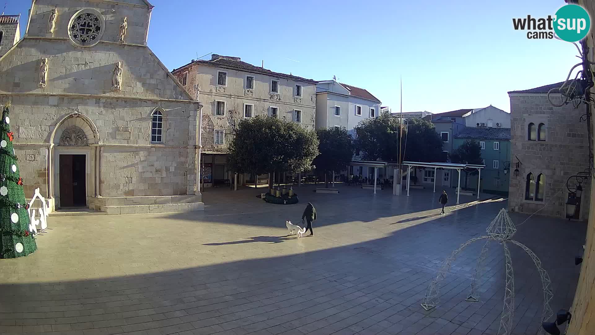 Pag livecam – piazza principale e la basilica di Santa María