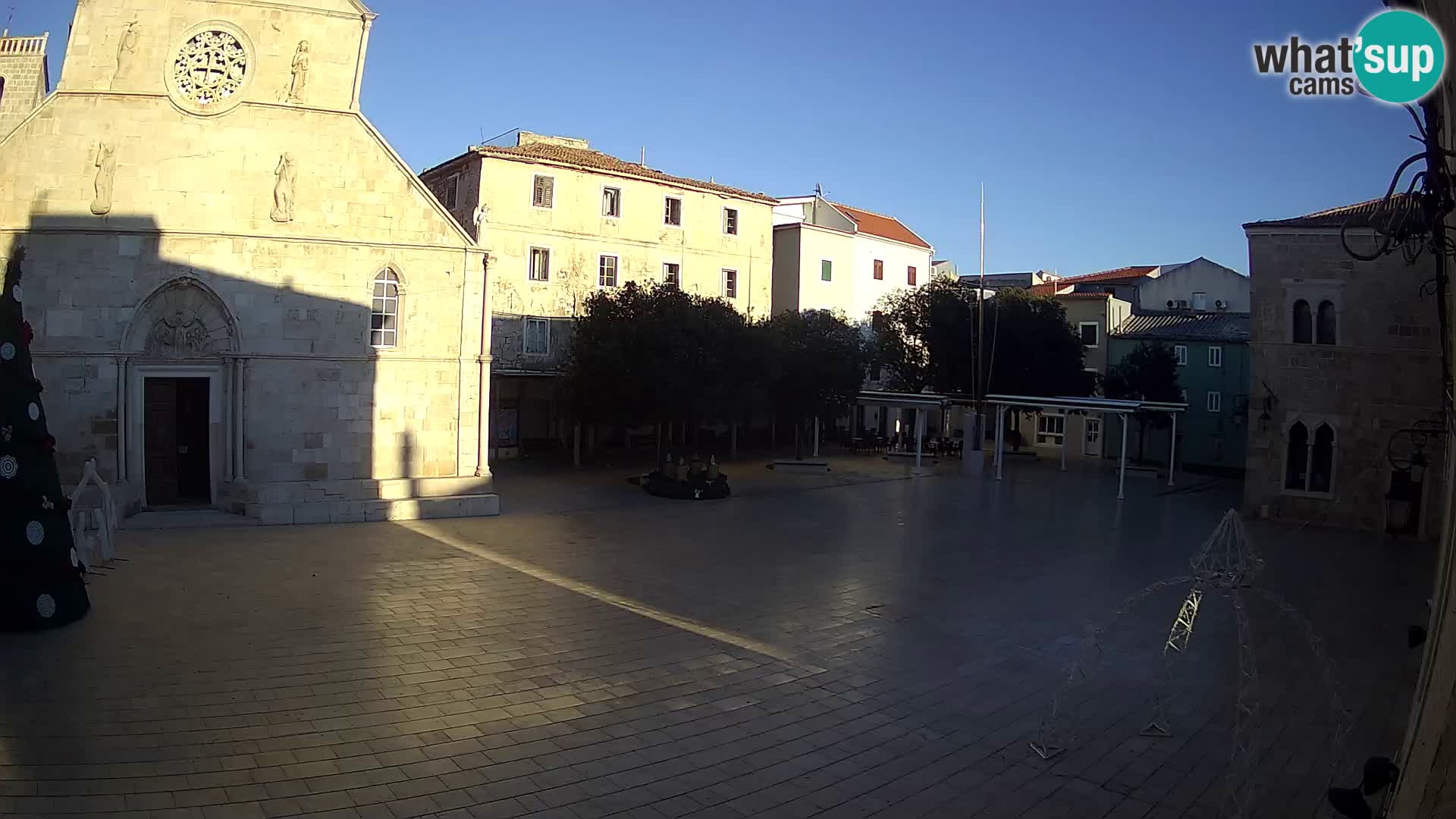 Pag livecam – piazza principale e la basilica di Santa María