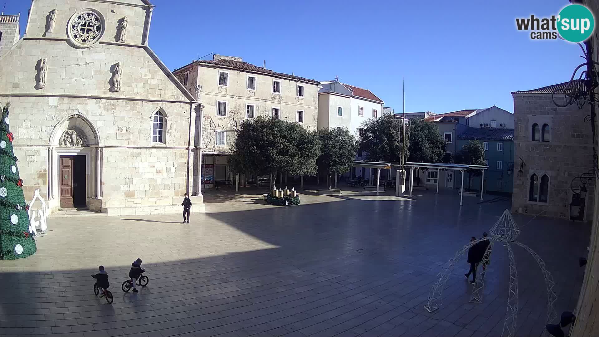 Pag livecam – piazza principale e la basilica di Santa María