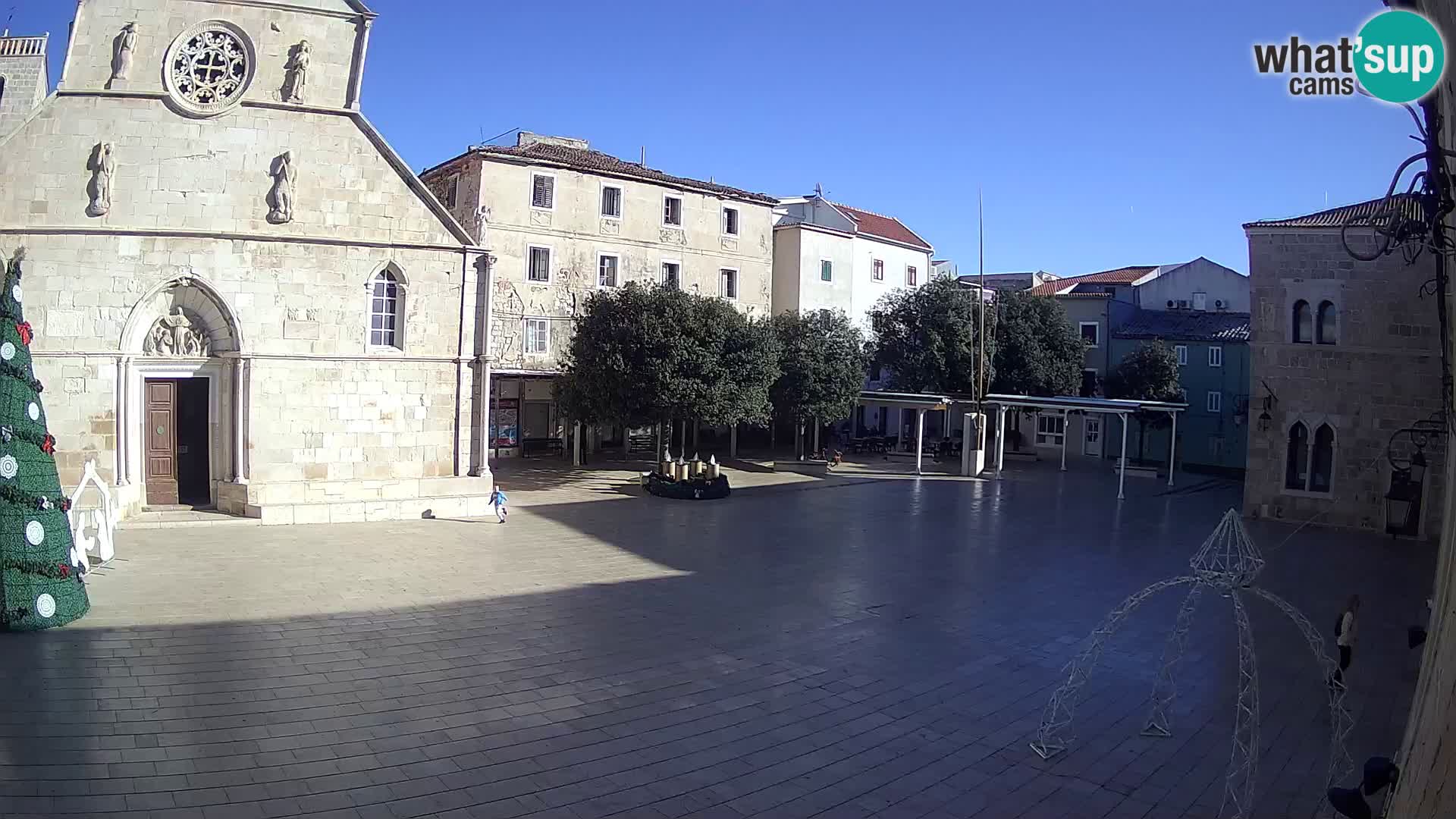 Pag livecam – piazza principale e la basilica di Santa María