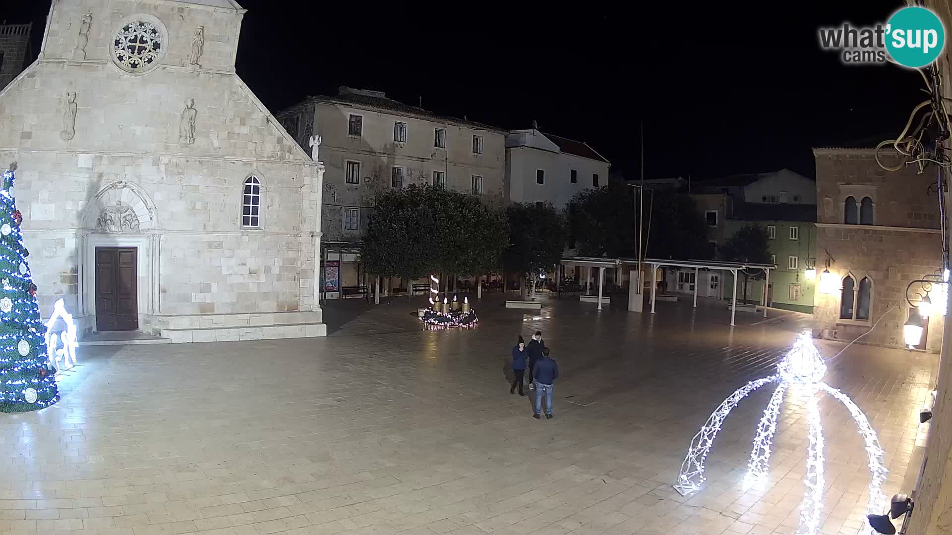 Pag livecam – piazza principale e la basilica di Santa María