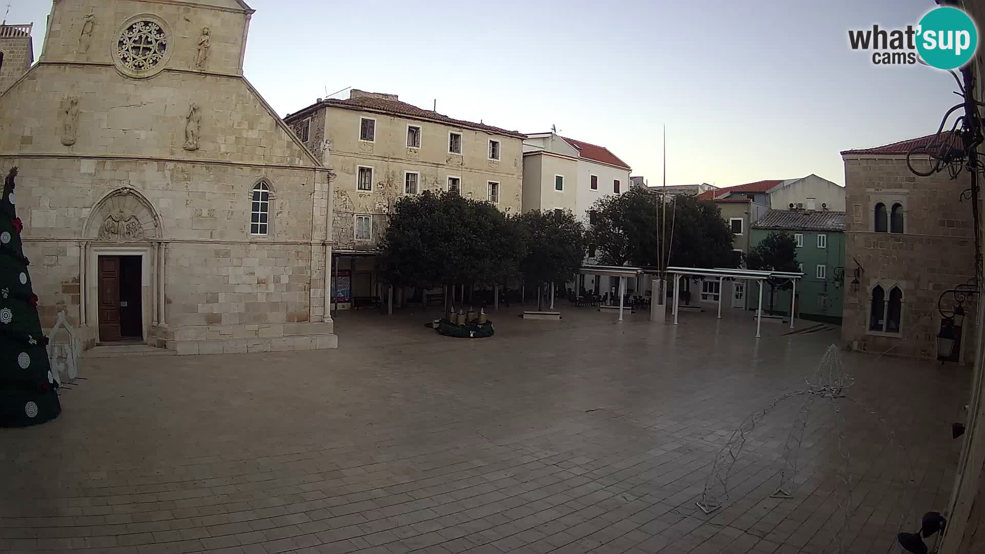 Pag live cam – Place principale et église de Sainte-Marie