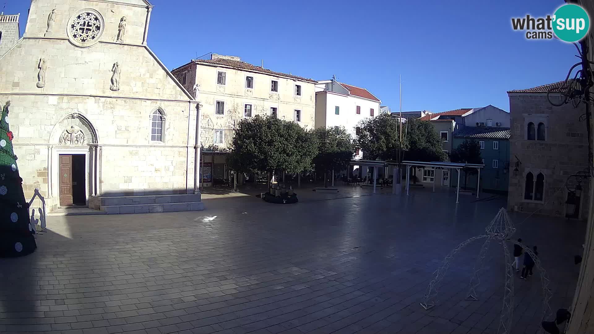 Pag livecam – piazza principale e la basilica di Santa María