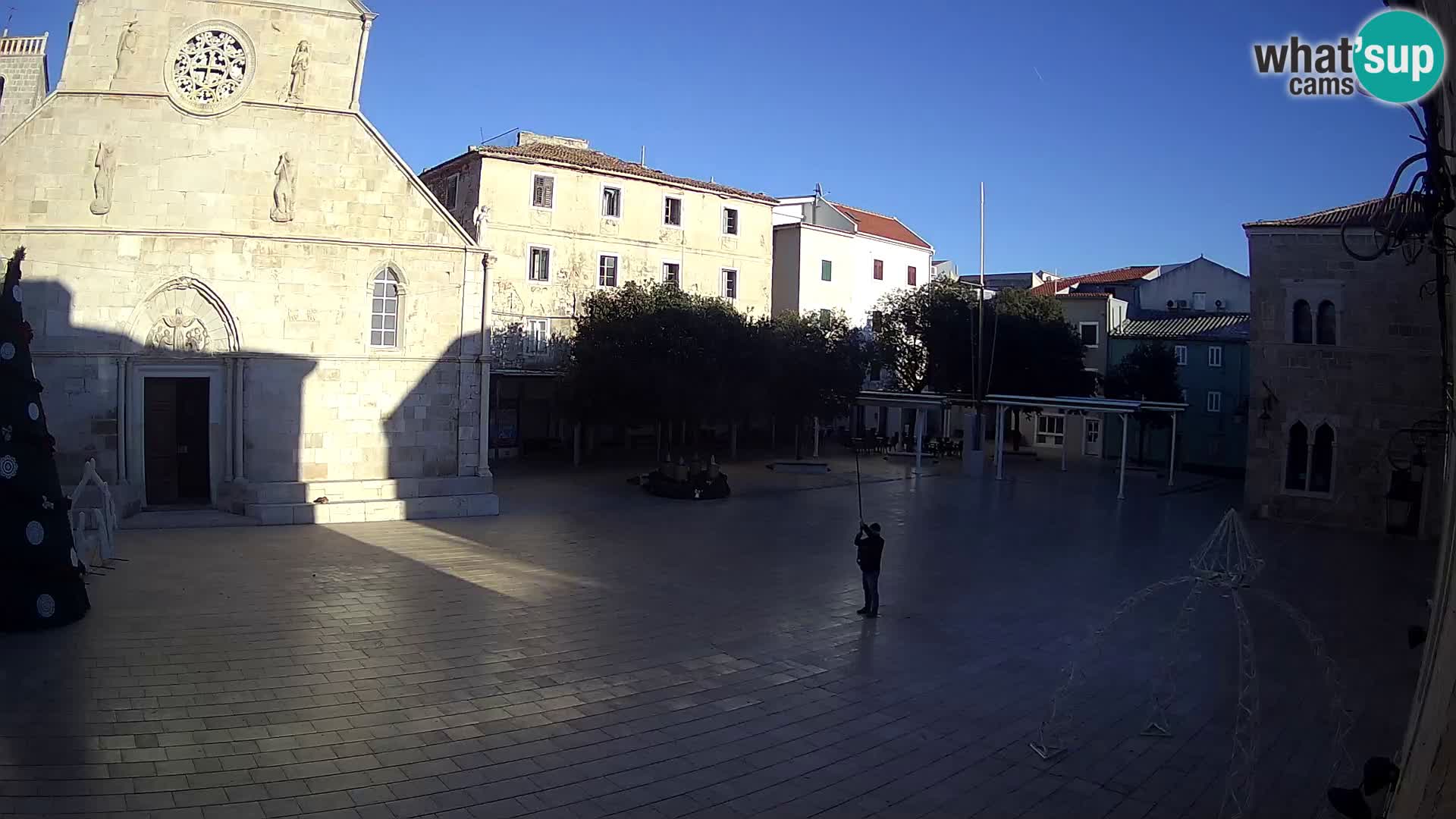 Pag live cam – Place principale et église de Sainte-Marie