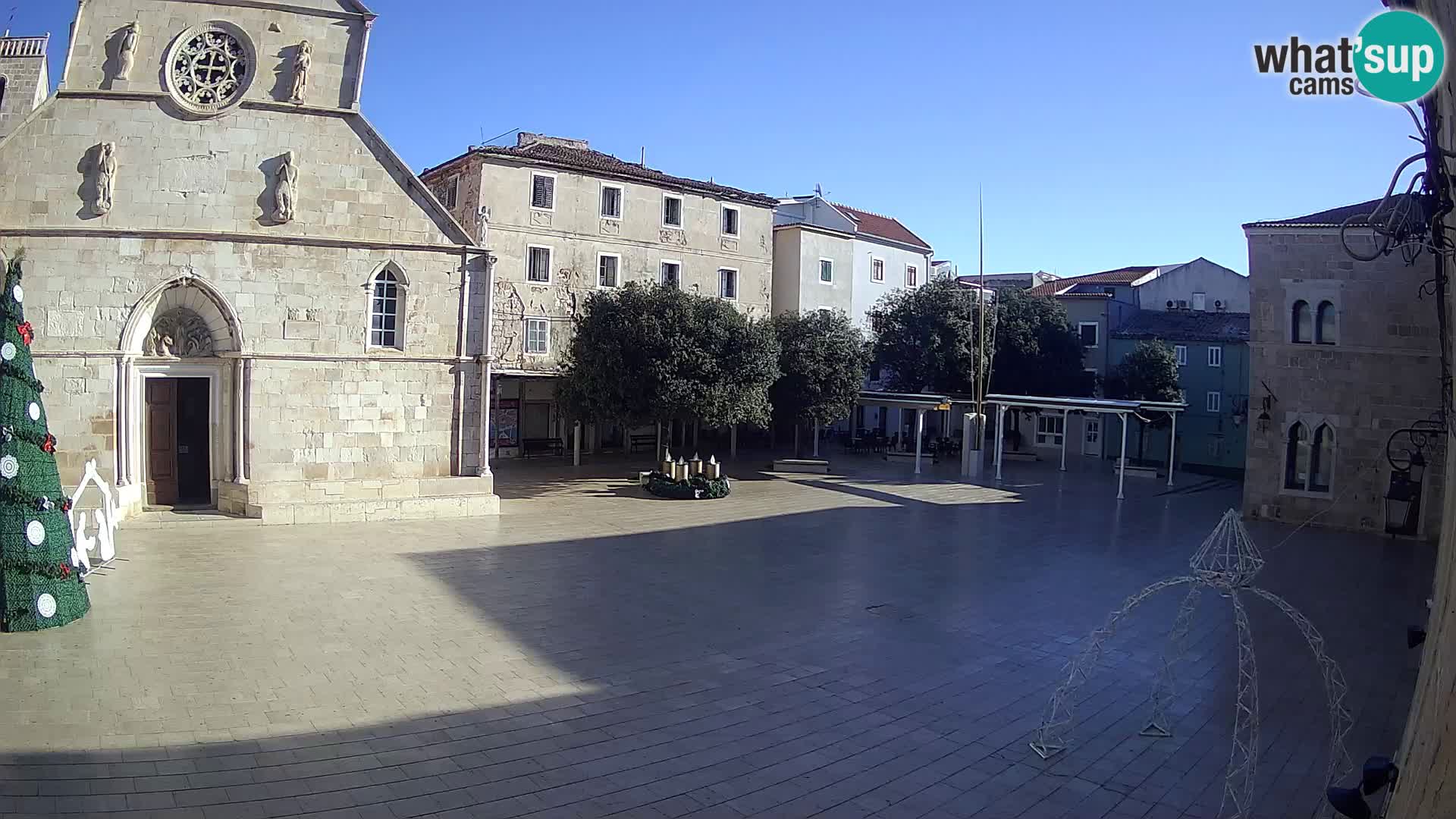 Pag live cam – Place principale et église de Sainte-Marie