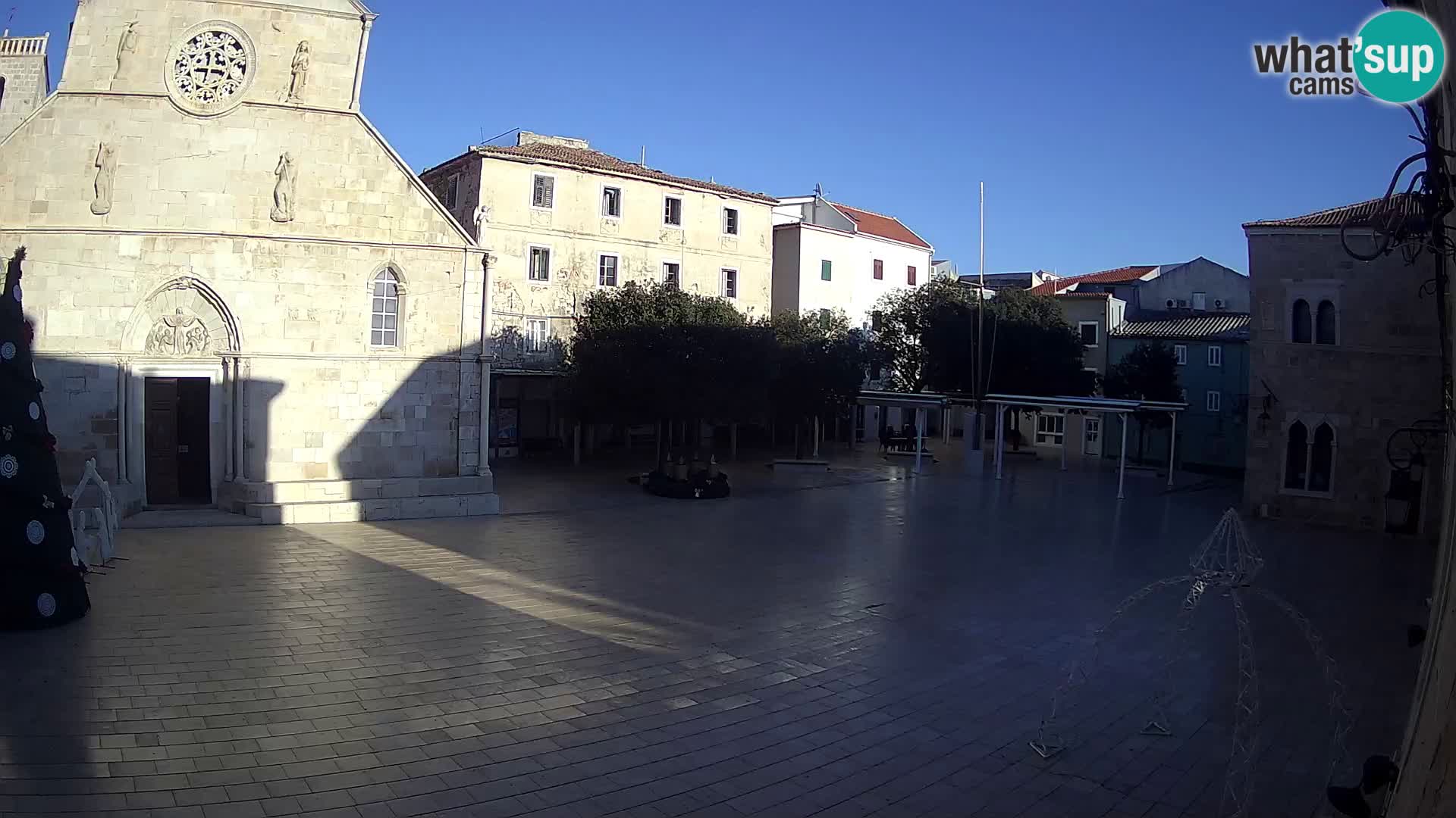 Pag live cam – Place principale et église de Sainte-Marie