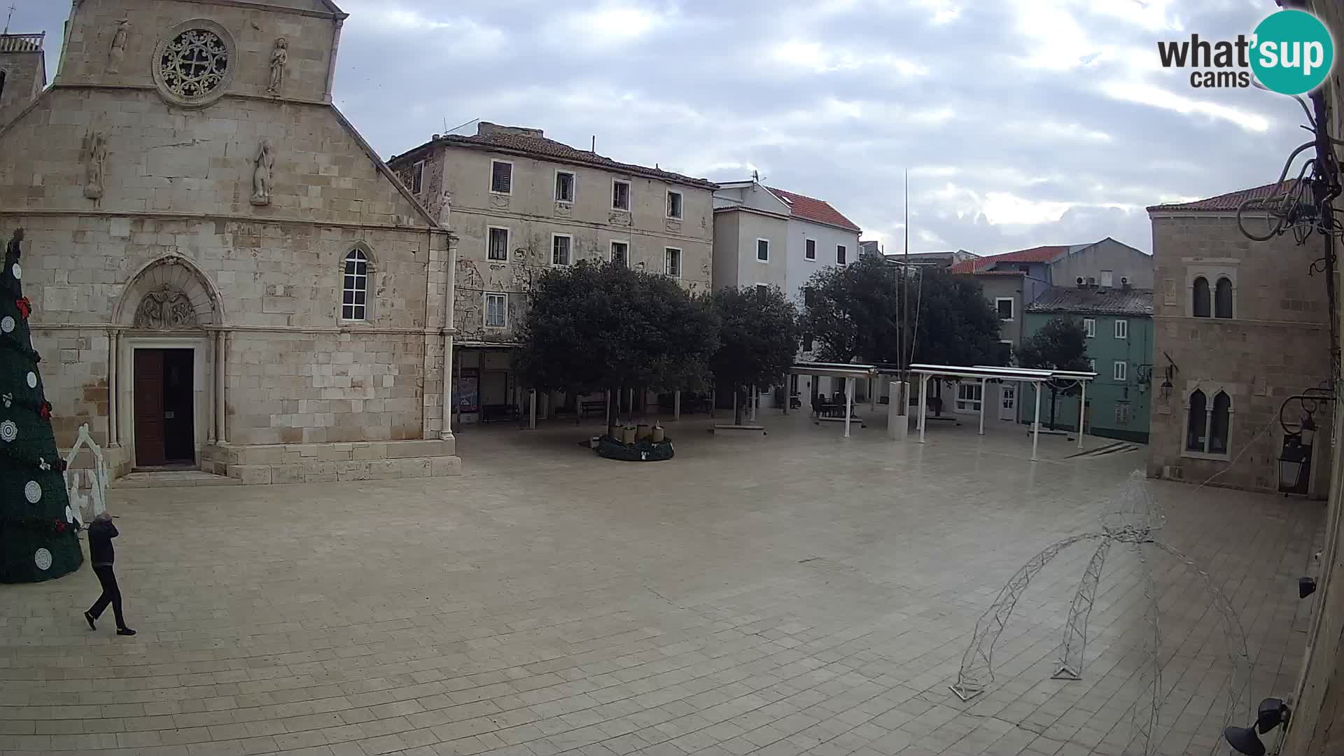 Pag livecam – piazza principale e la basilica di Santa María