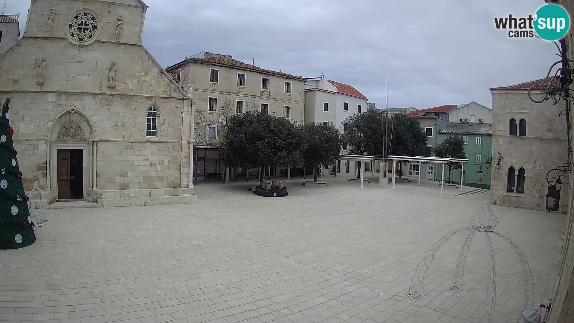 Pag live cam – Place principale et église de Sainte-Marie