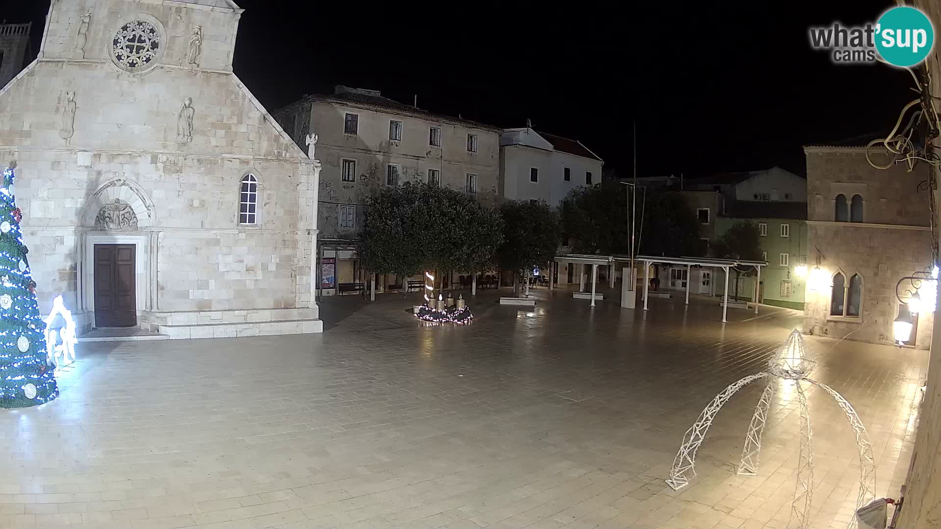 Pag livecam – piazza principale e la basilica di Santa María